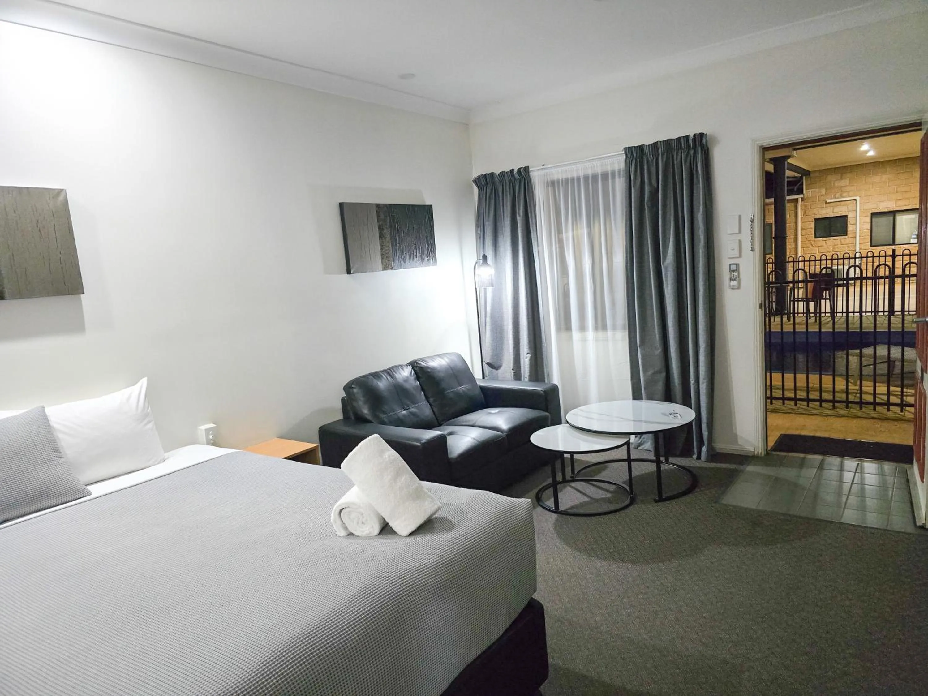 Bed in Ascot Lodge Motor Inn