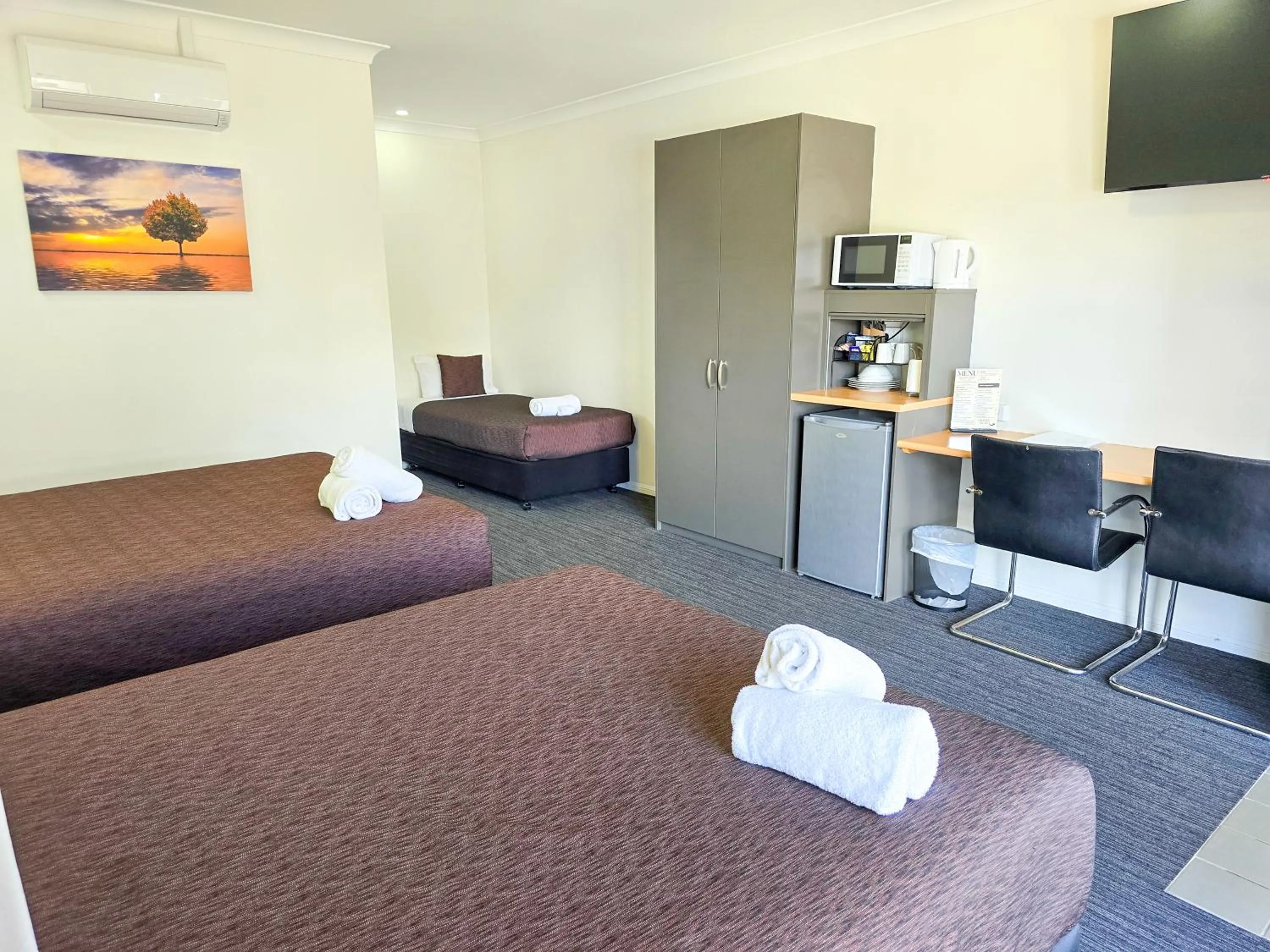 Bed in Ascot Lodge Motor Inn