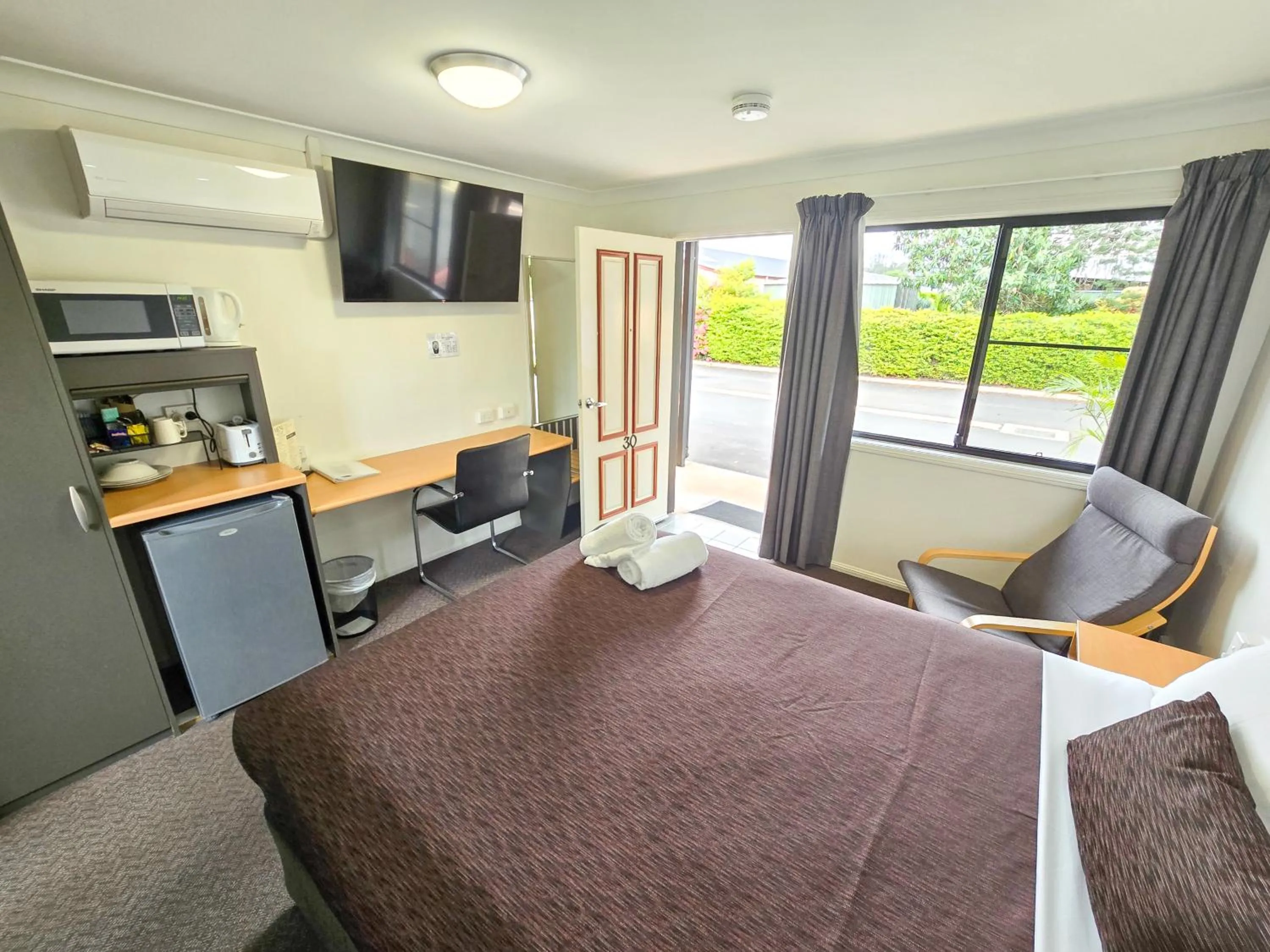 Bed in Ascot Lodge Motor Inn