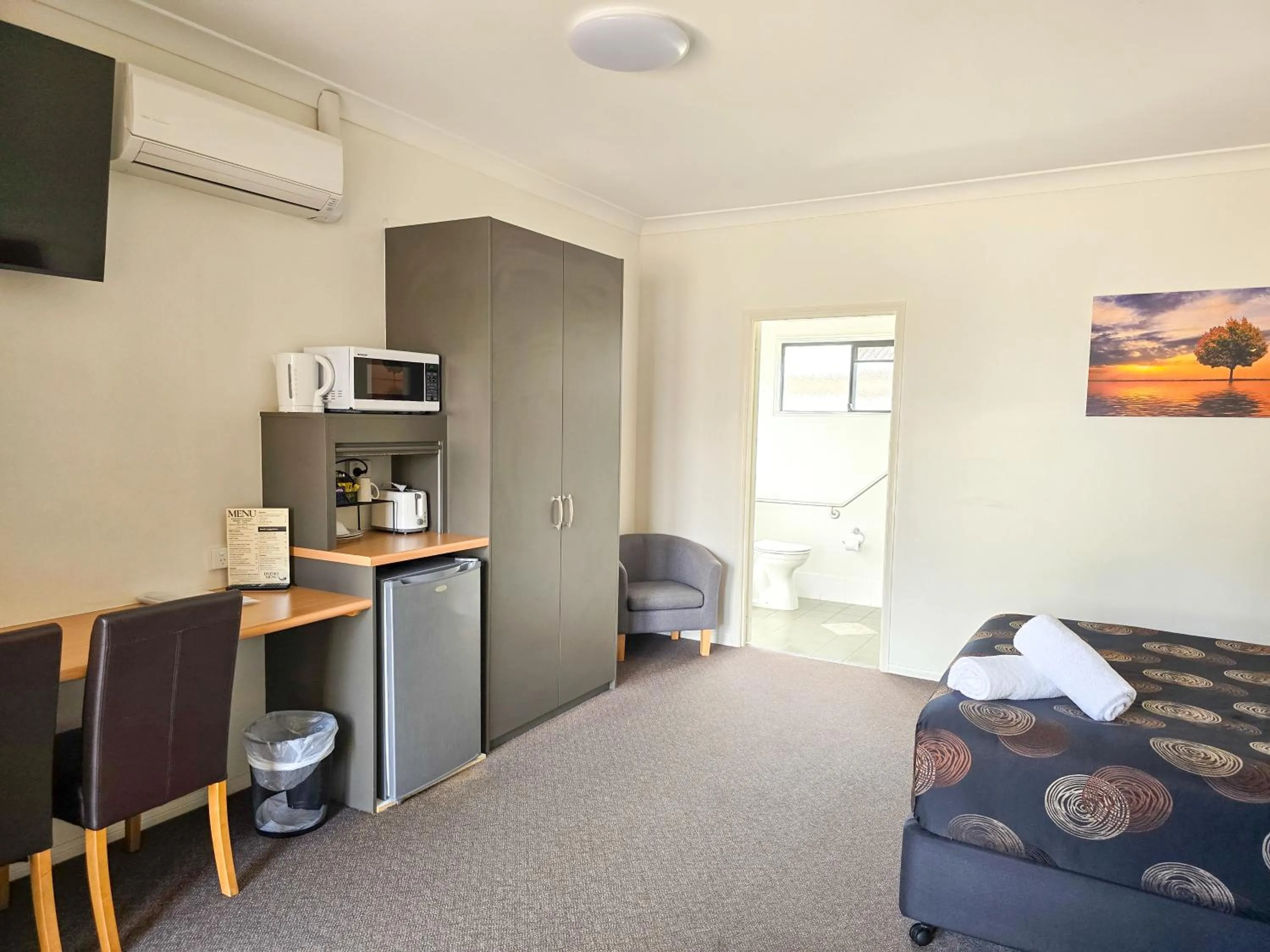 Bed in Ascot Lodge Motor Inn