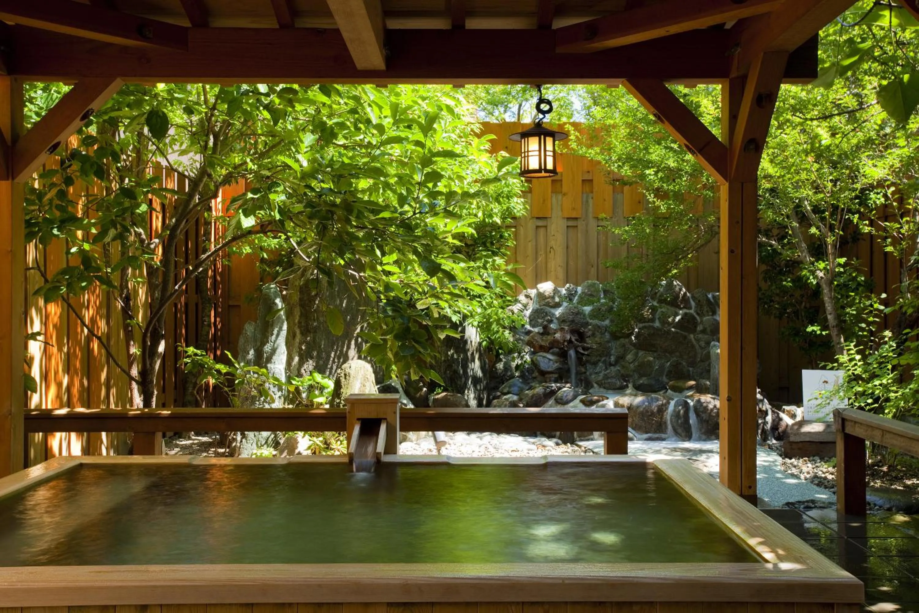 Day in Kizukuri no Yado Hashizuya