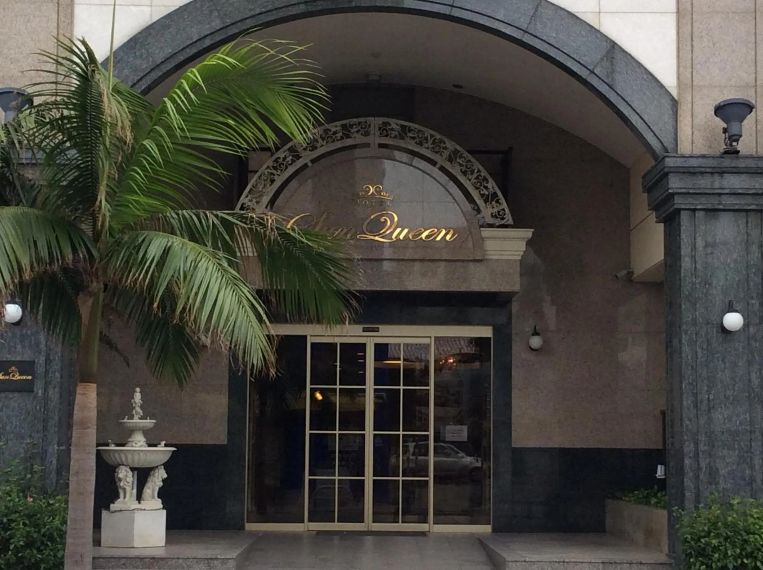Facade/entrance in Hotel Sun Queen