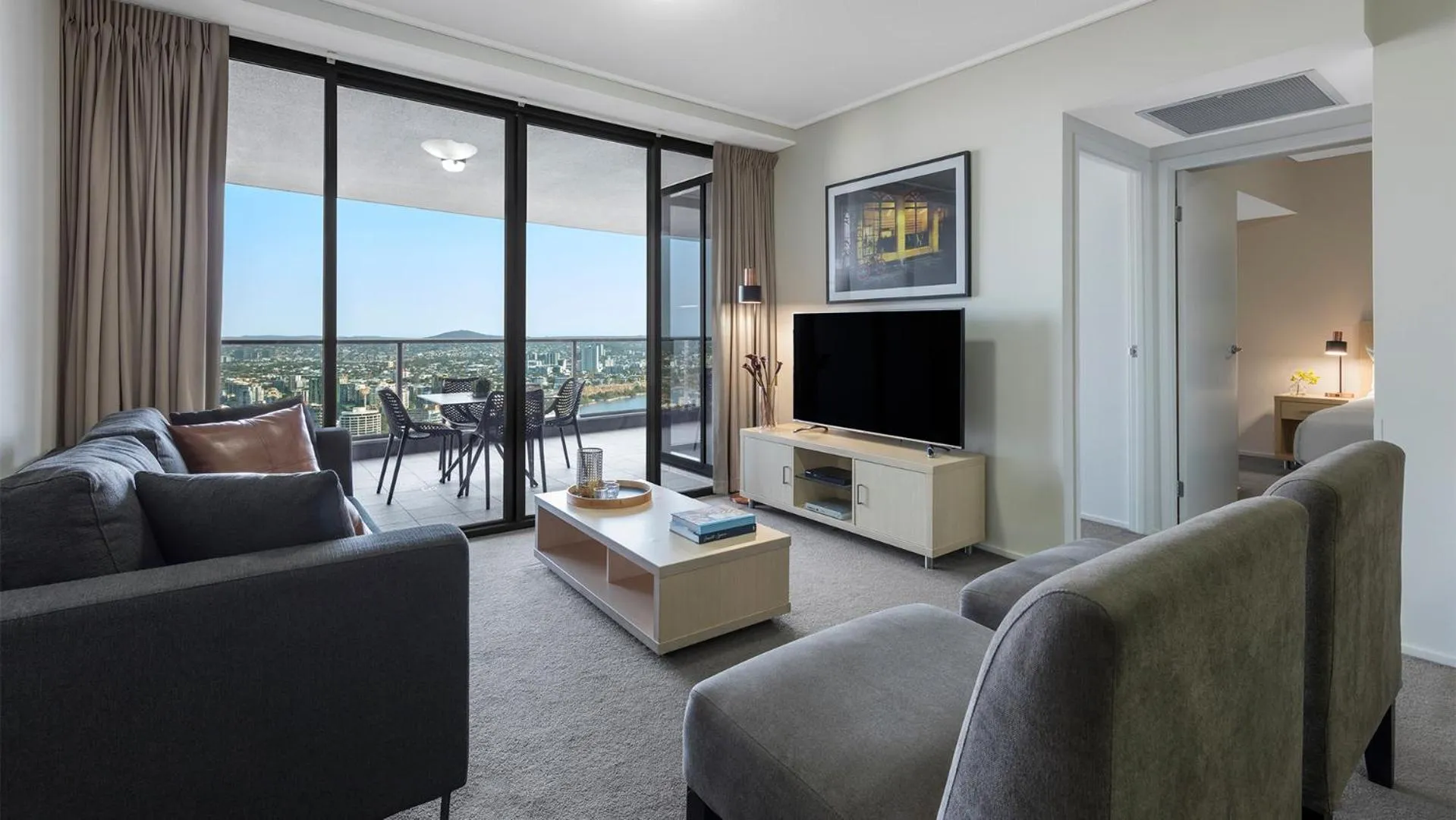 TV and multimedia in Oaks Brisbane Aurora Suites