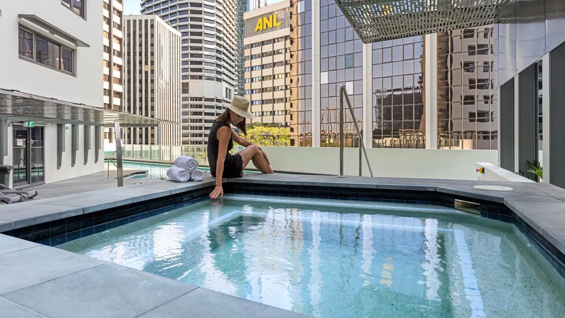 Hot Tub in Oaks Brisbane Aurora Suites