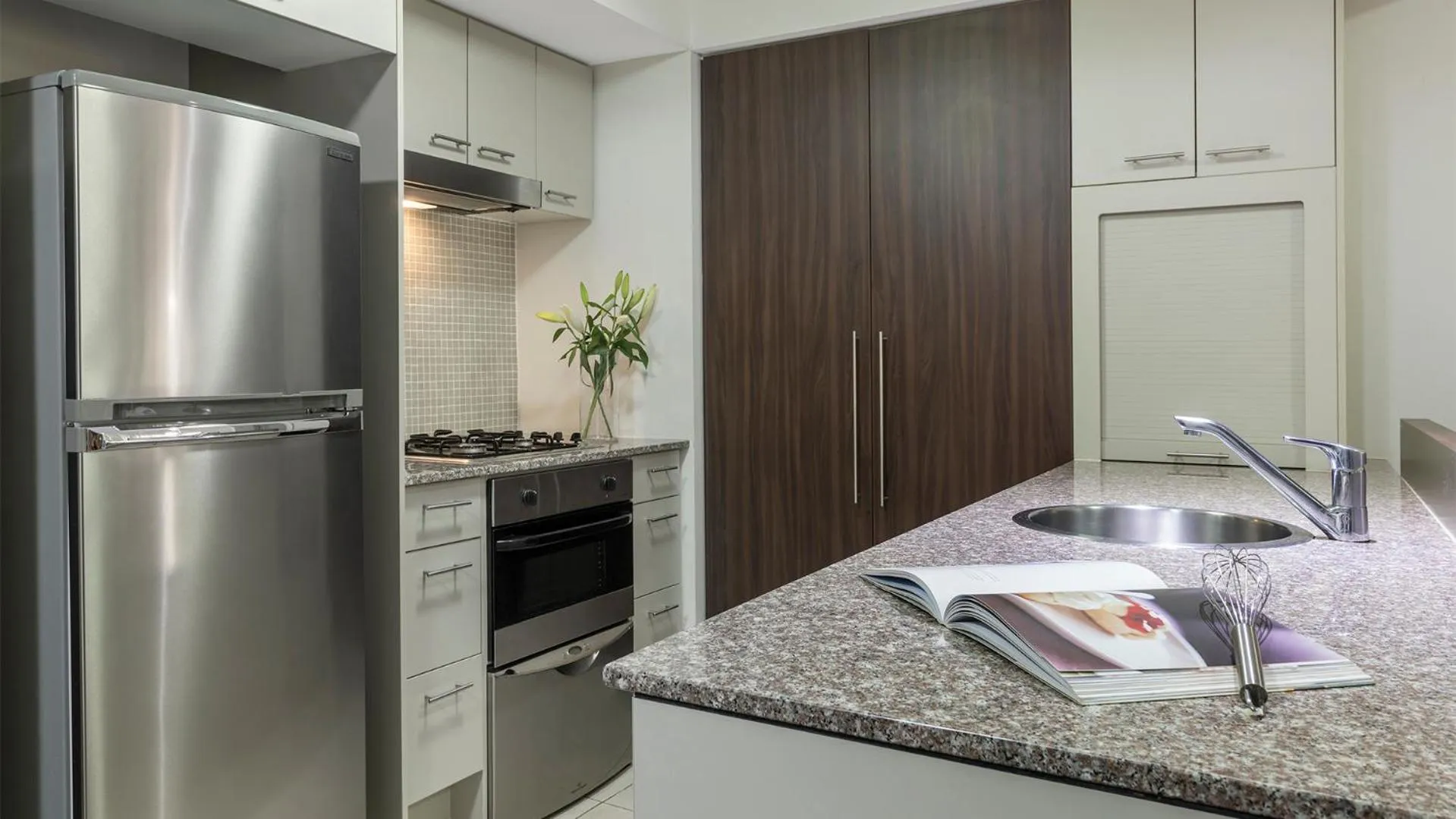 Kitchen or kitchenette in Oaks Brisbane Aurora Suites