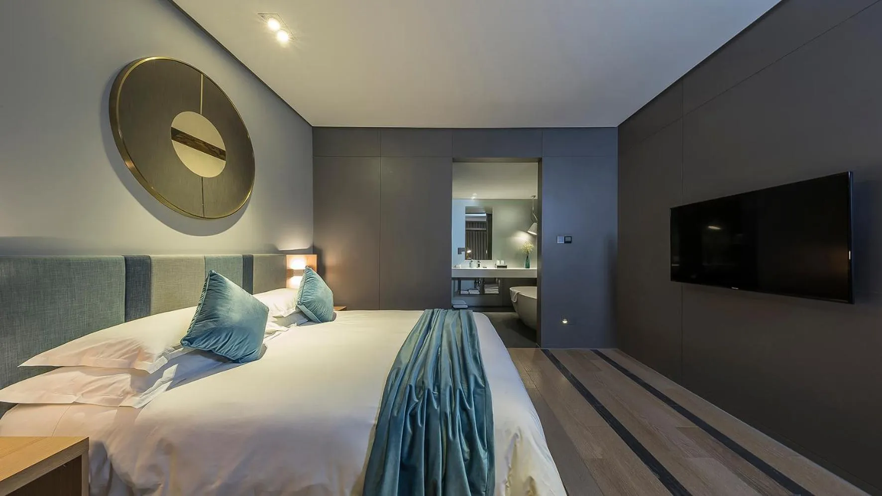 Photo of the whole room, Bed in Shanghai Pagoda INNO Hotel