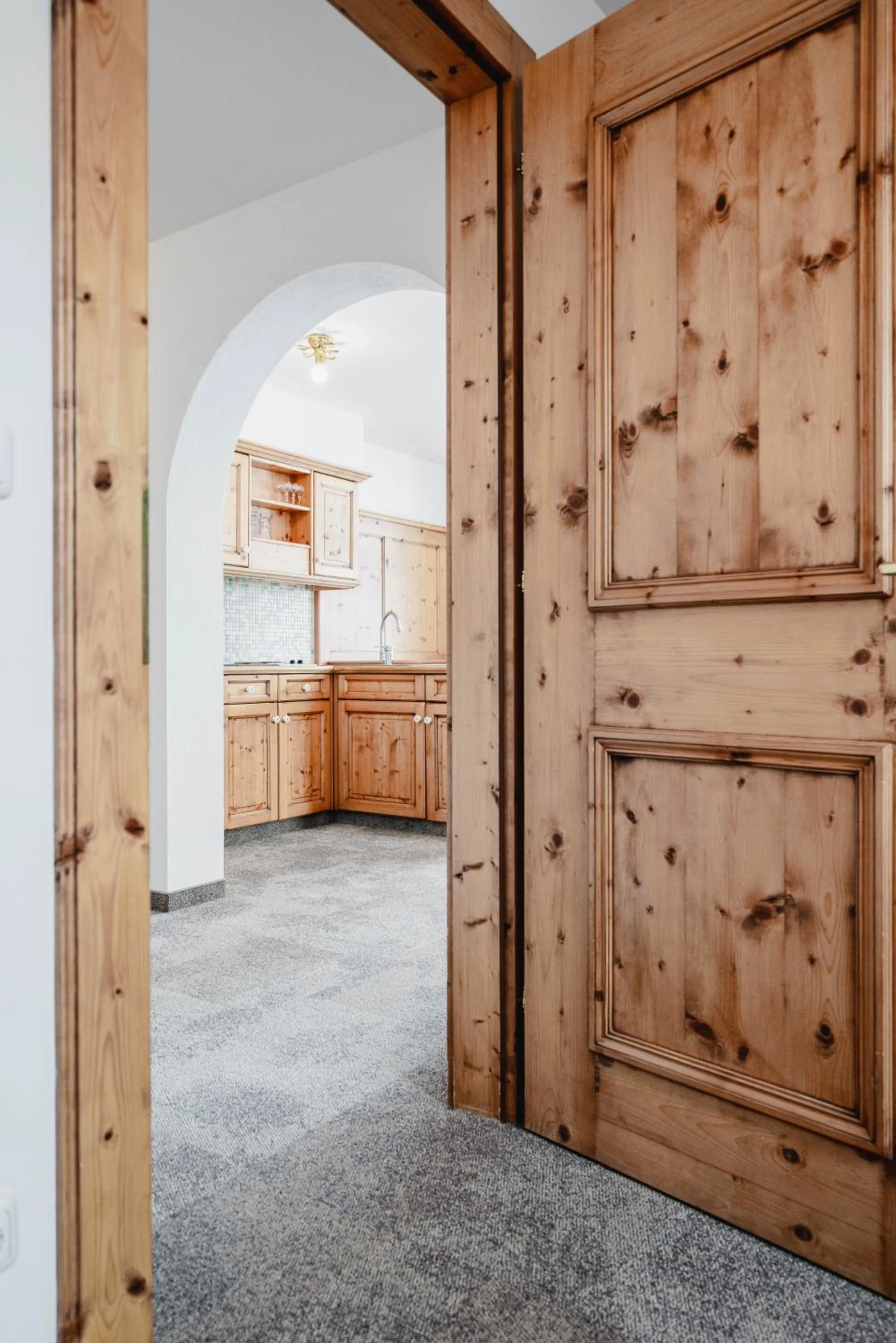 Photo of the whole room in MONS suites wine passion