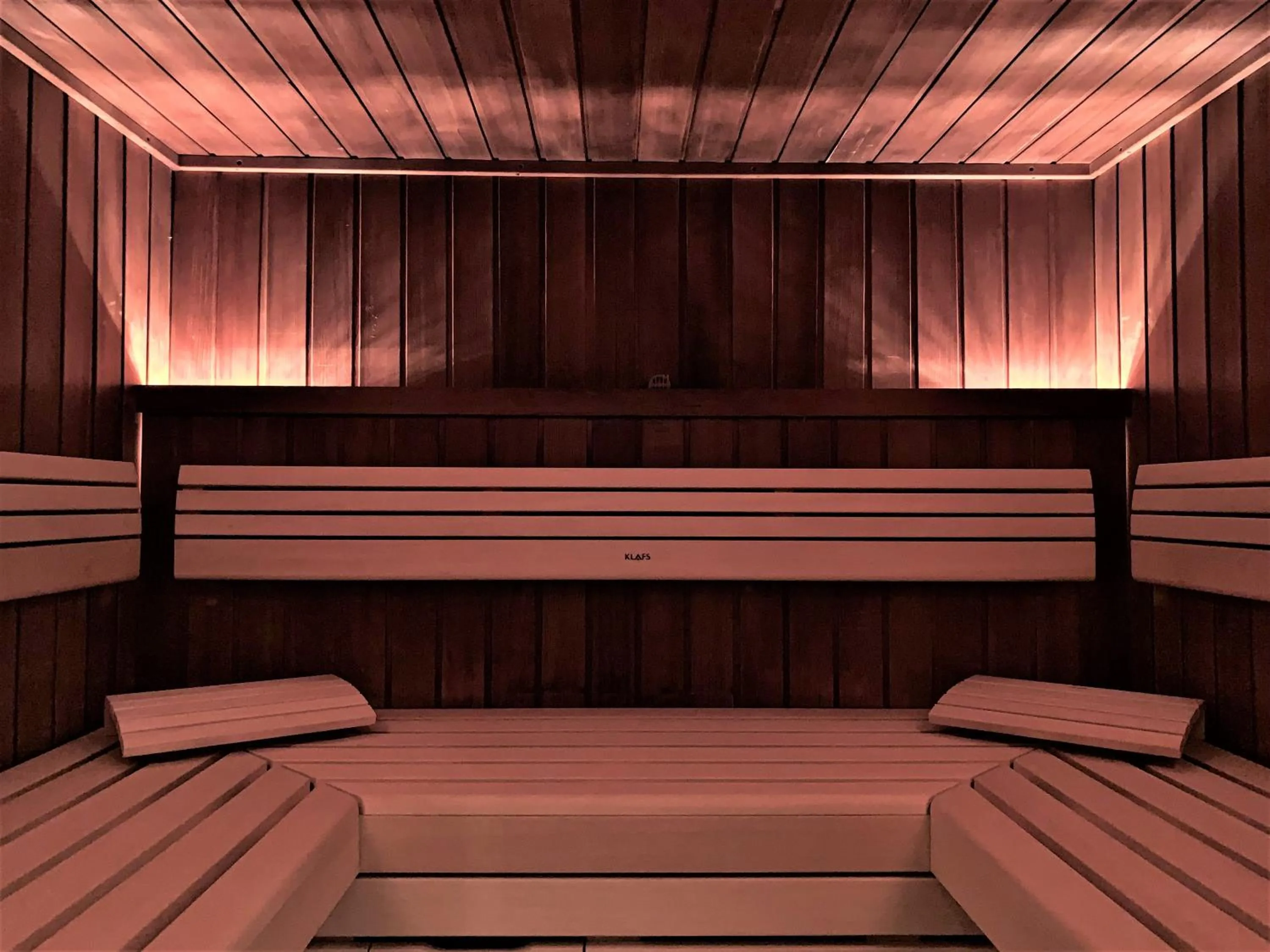 Sauna in MONS suites wine passion