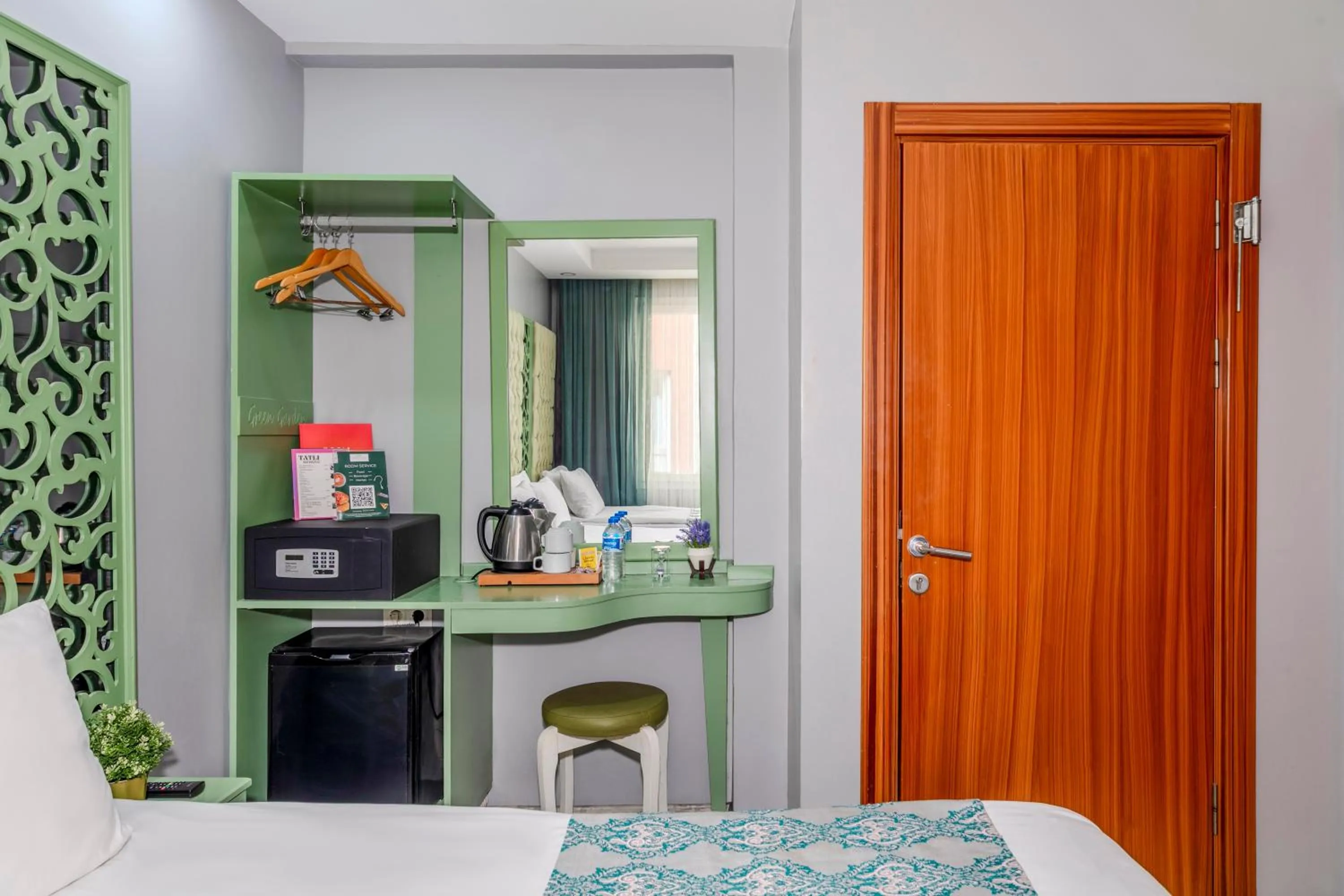 Photo of the whole room, Bed in Green Garden Hotel - Bahçelievler