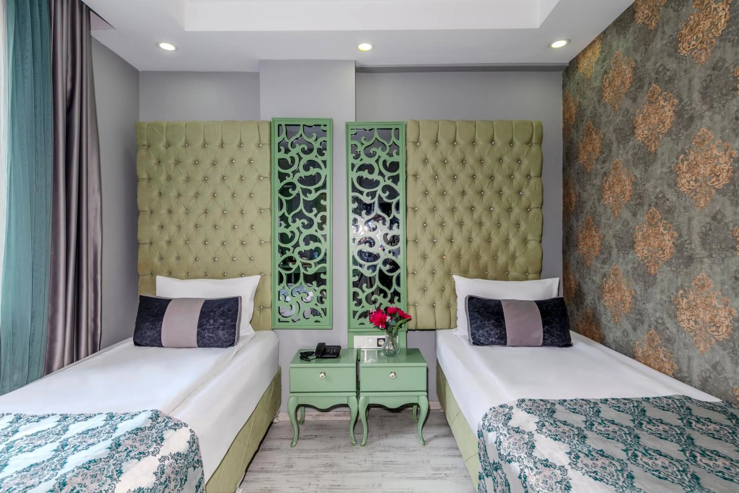 Photo of the whole room, Bed in Green Garden Hotel - Bahçelievler