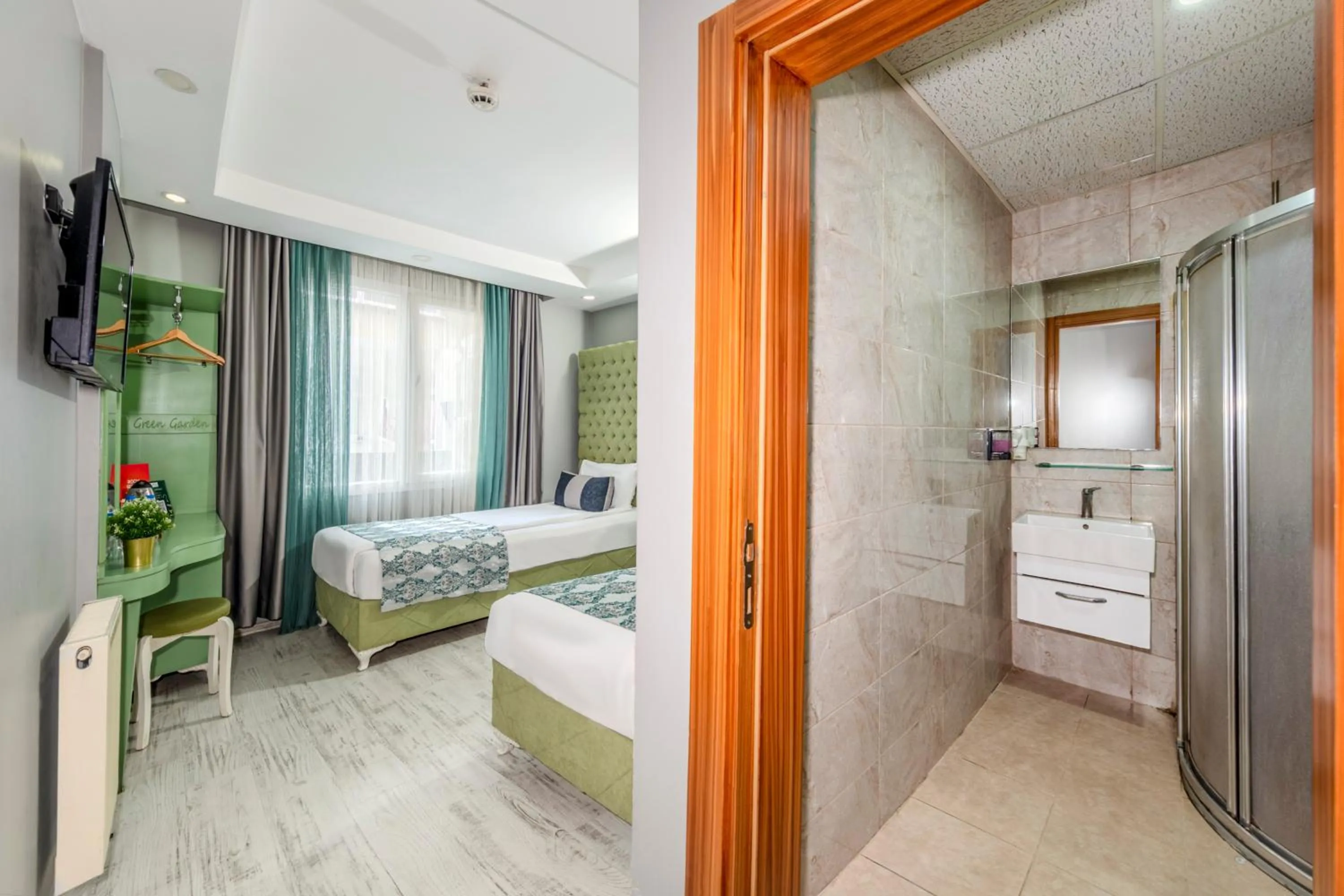 Photo of the whole room, Bed in Green Garden Hotel - Bahçelievler