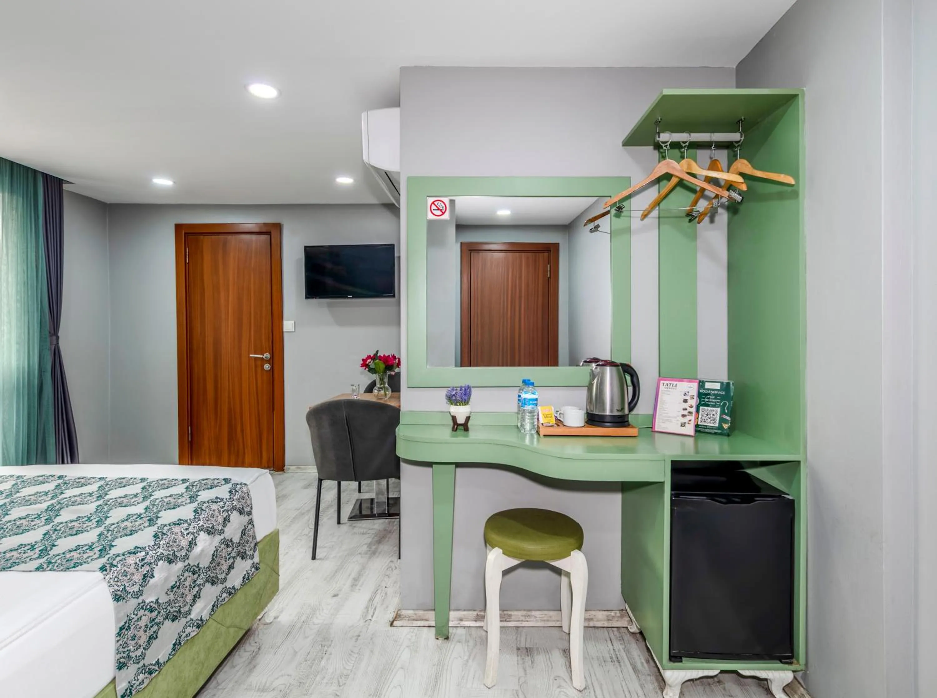 Coffee/tea facilities, Bed in Green Garden Hotel - Bahçelievler