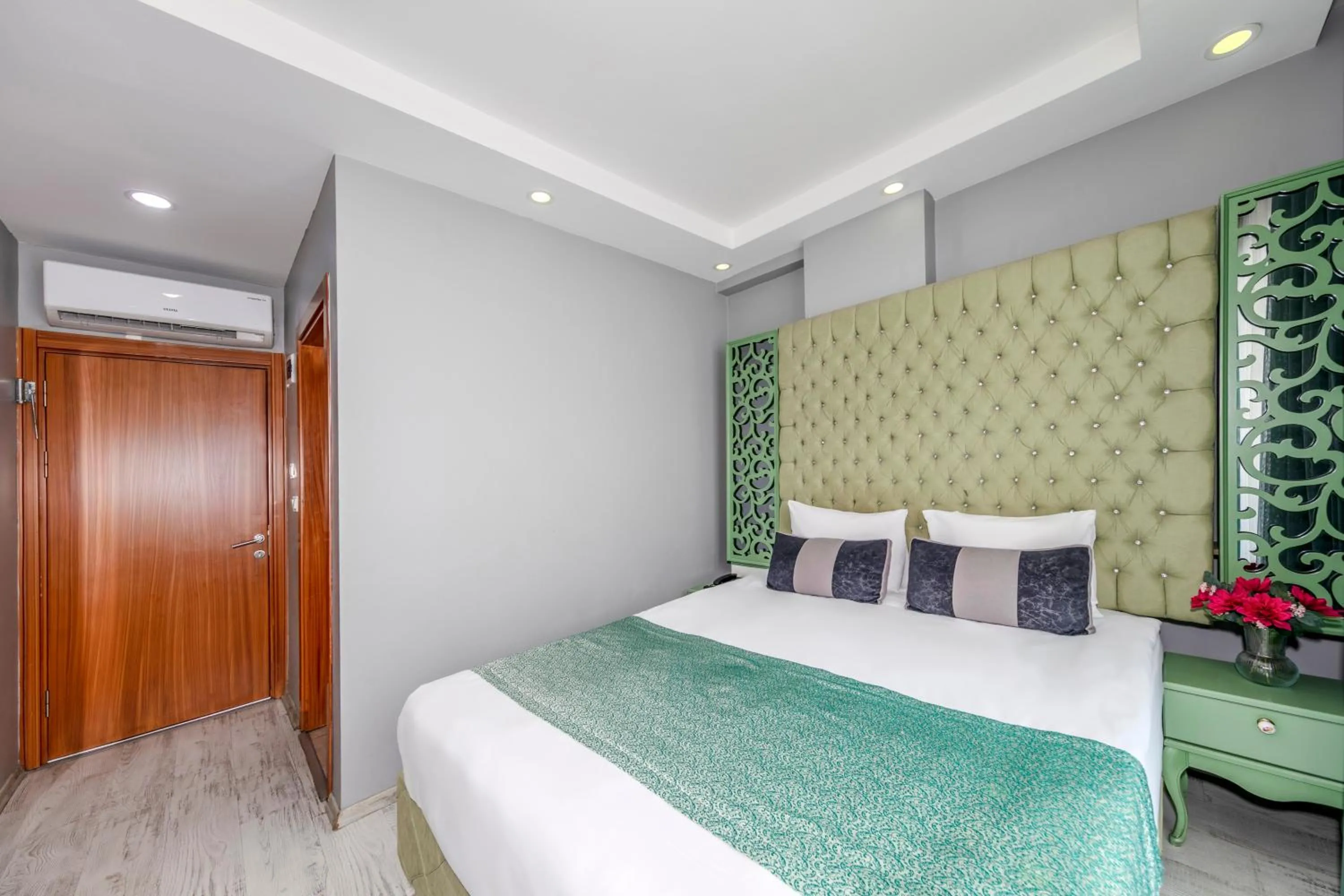 Photo of the whole room, Bed in Green Garden Hotel - Bahçelievler