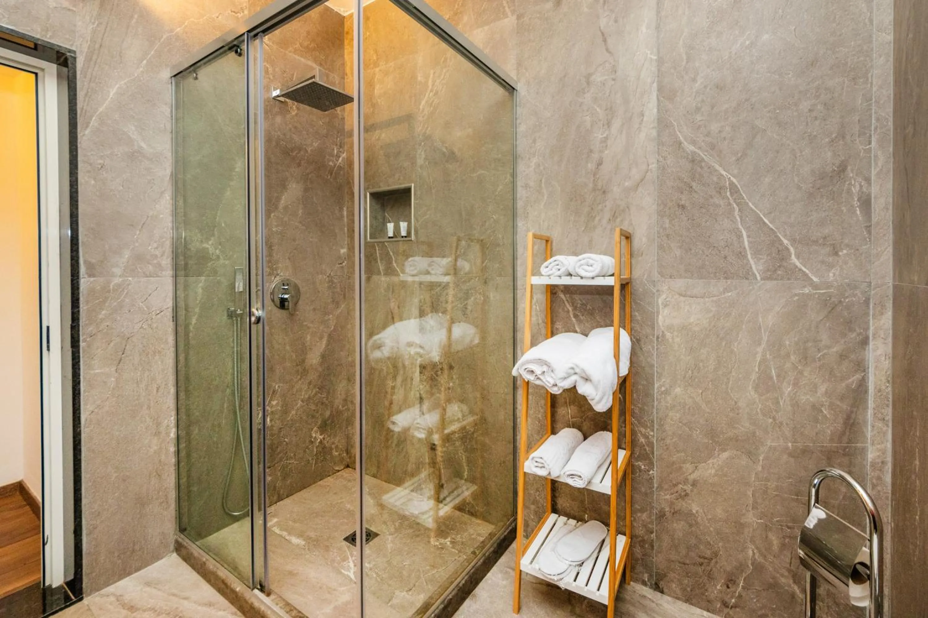 Hotel Grandpa's House