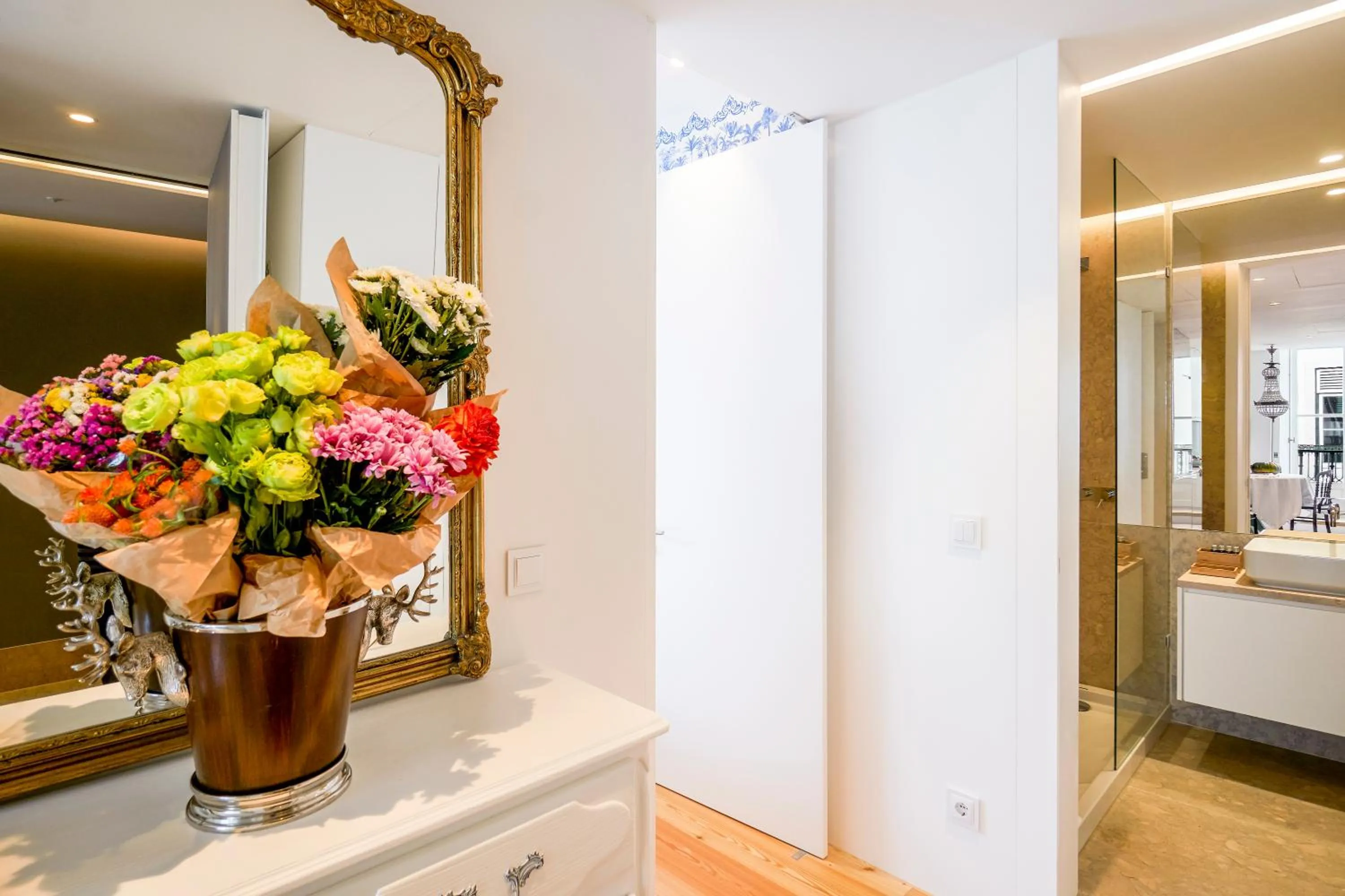 Decorative detail in Residentas Aurea