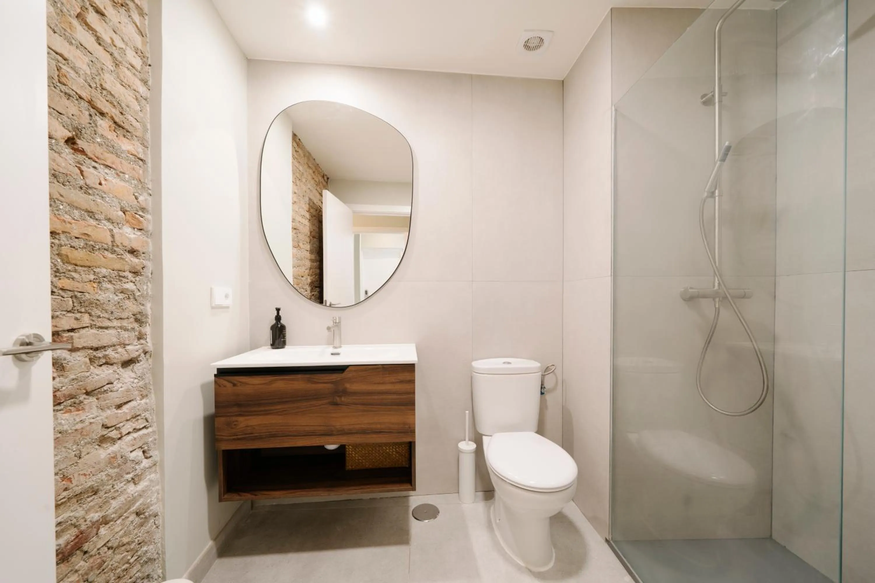 Shower in Cream Boutique Málaga