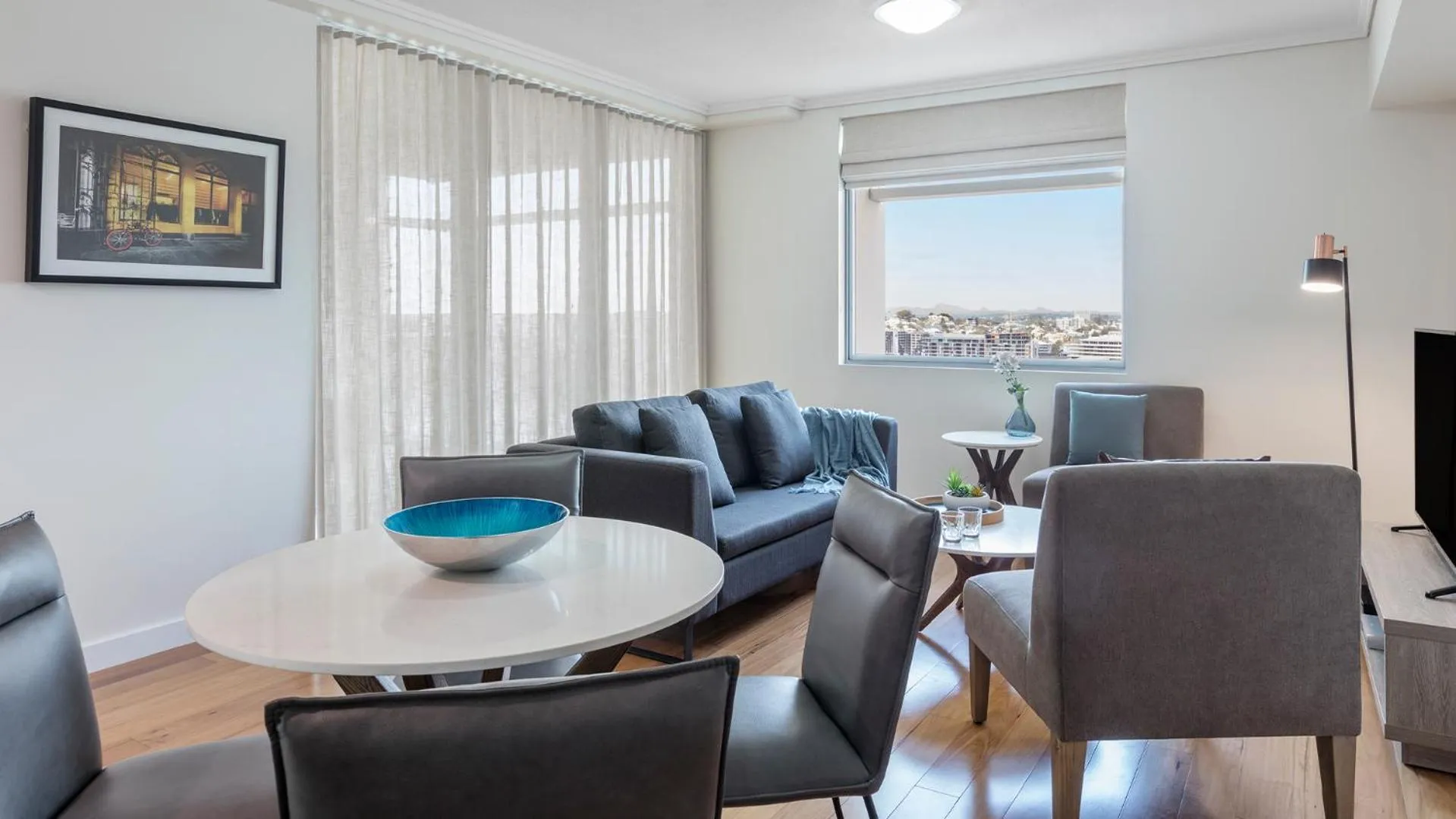 TV and multimedia in Oaks Brisbane Casino Tower Suites