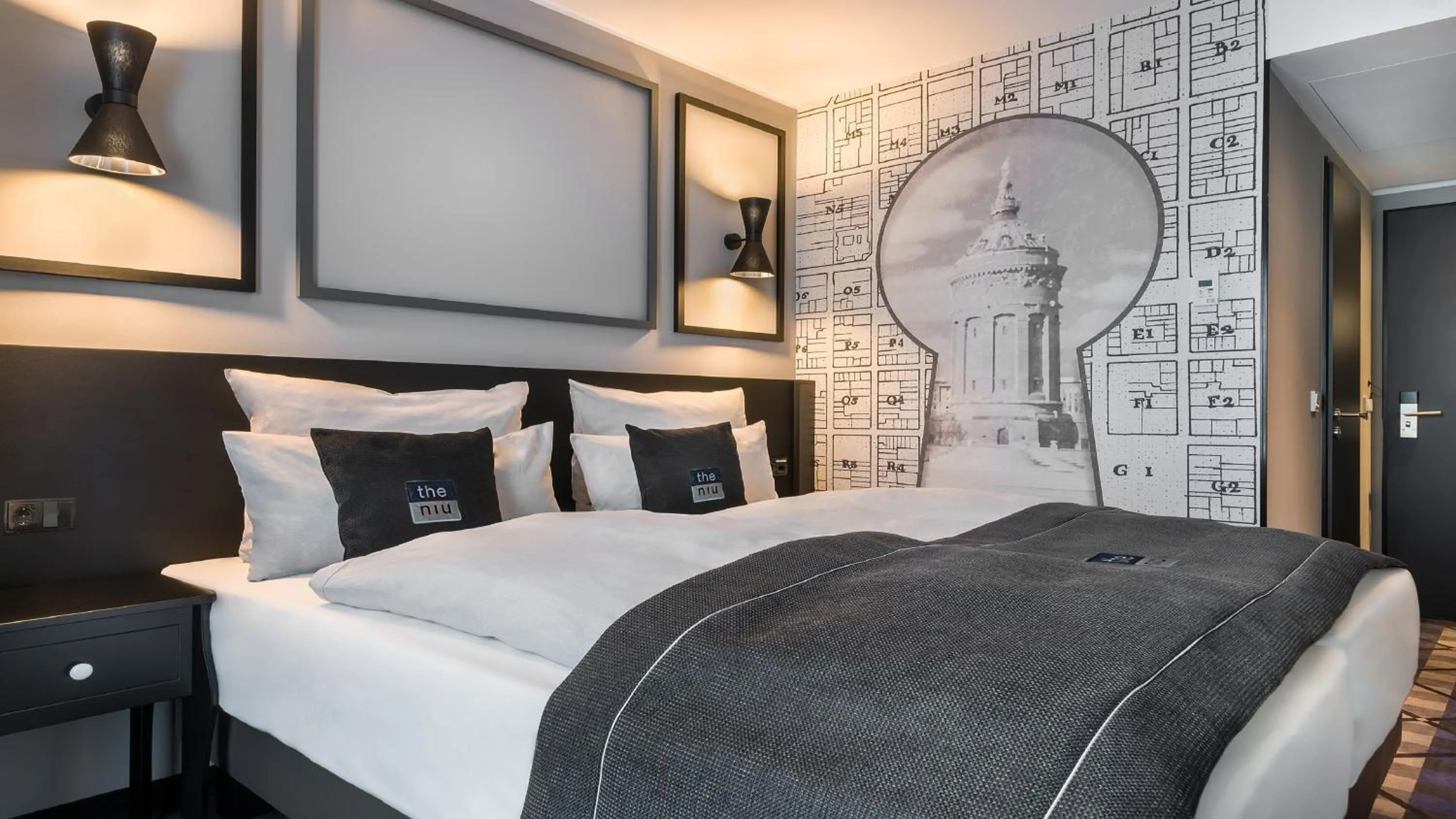 Photo of the whole room, Bed in Holiday Inn - the niu, Square Mannheim by IHG