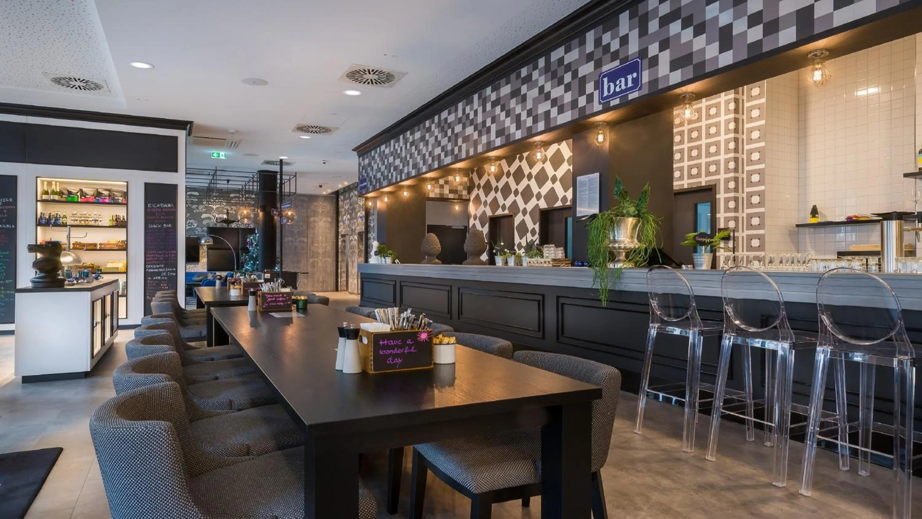 Lounge or bar in Holiday Inn - the niu, Square Mannheim by IHG