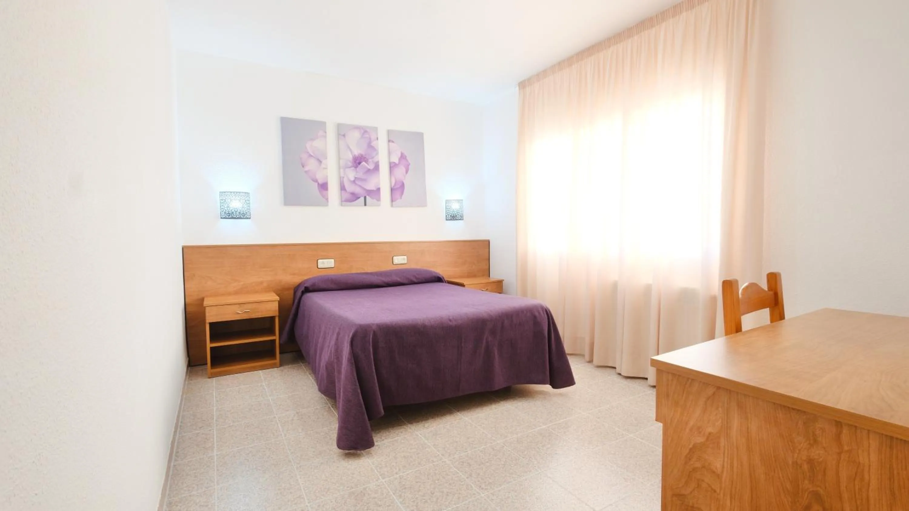 Bed in Hotel Paradís