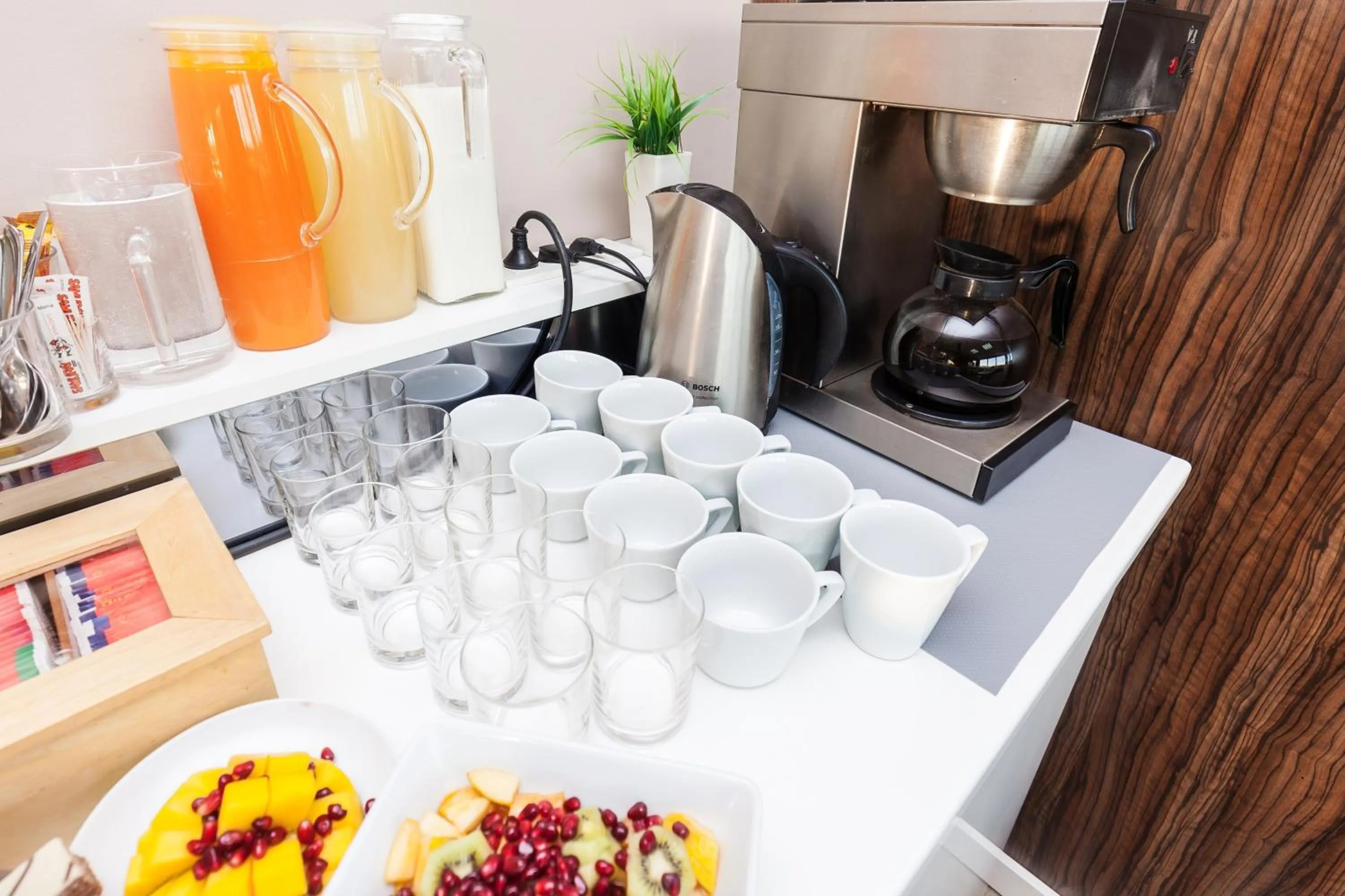 Coffee/tea facilities in Adresa Suites