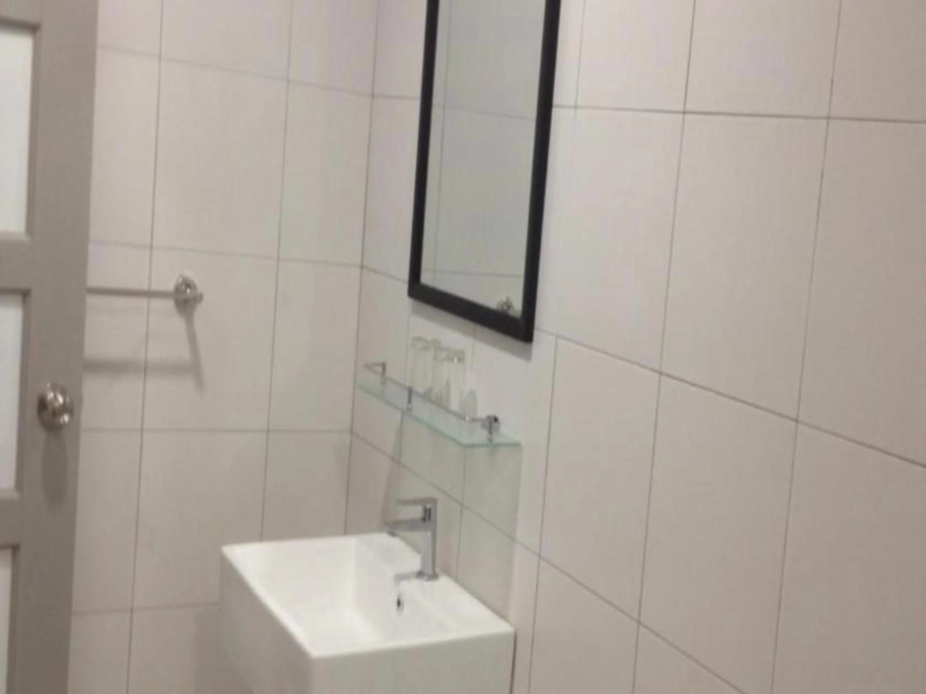 Bathroom in OYO 89492 Carlton Inn Bukit Ubi