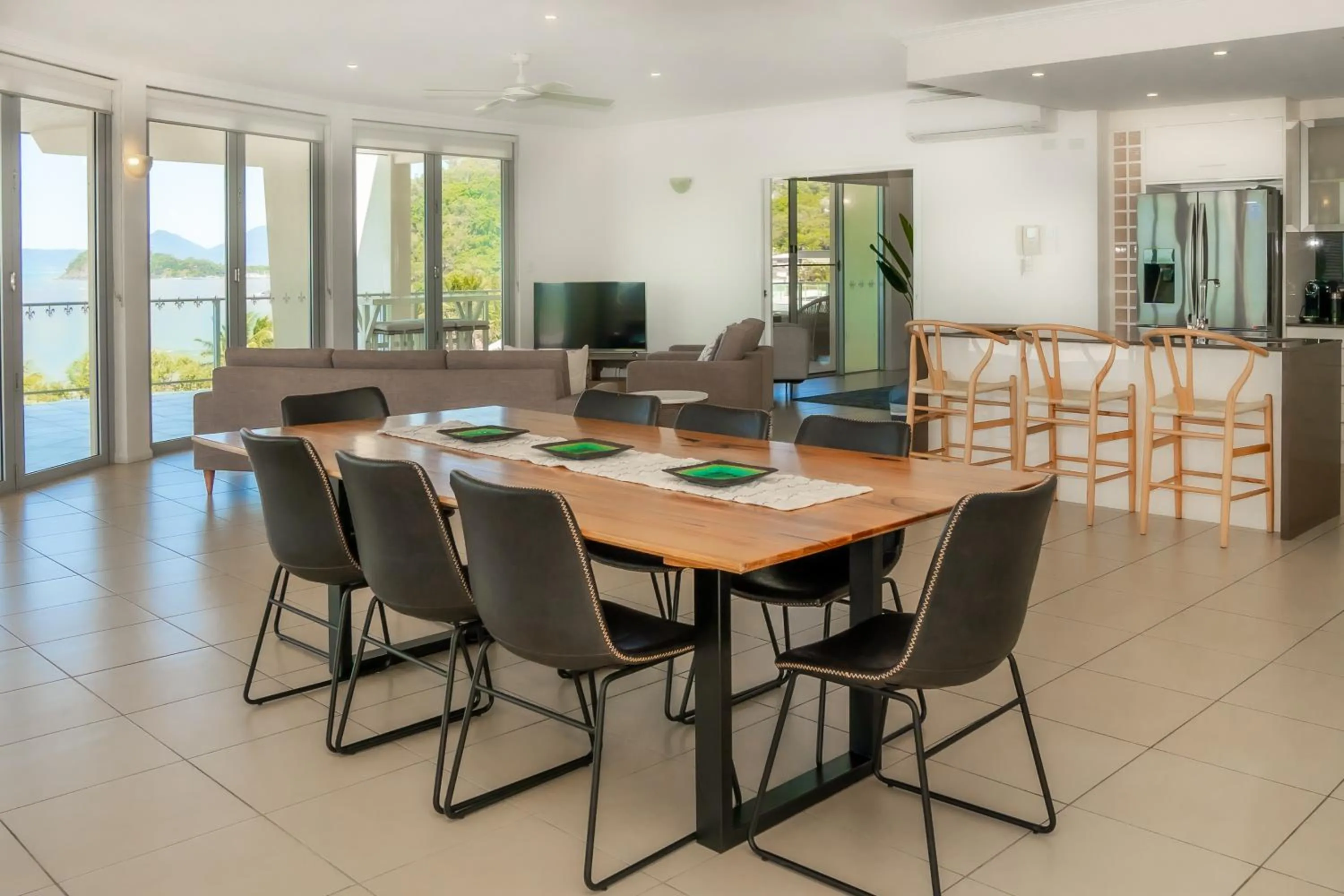 Dining area in Vue Apartments Trinity Beach