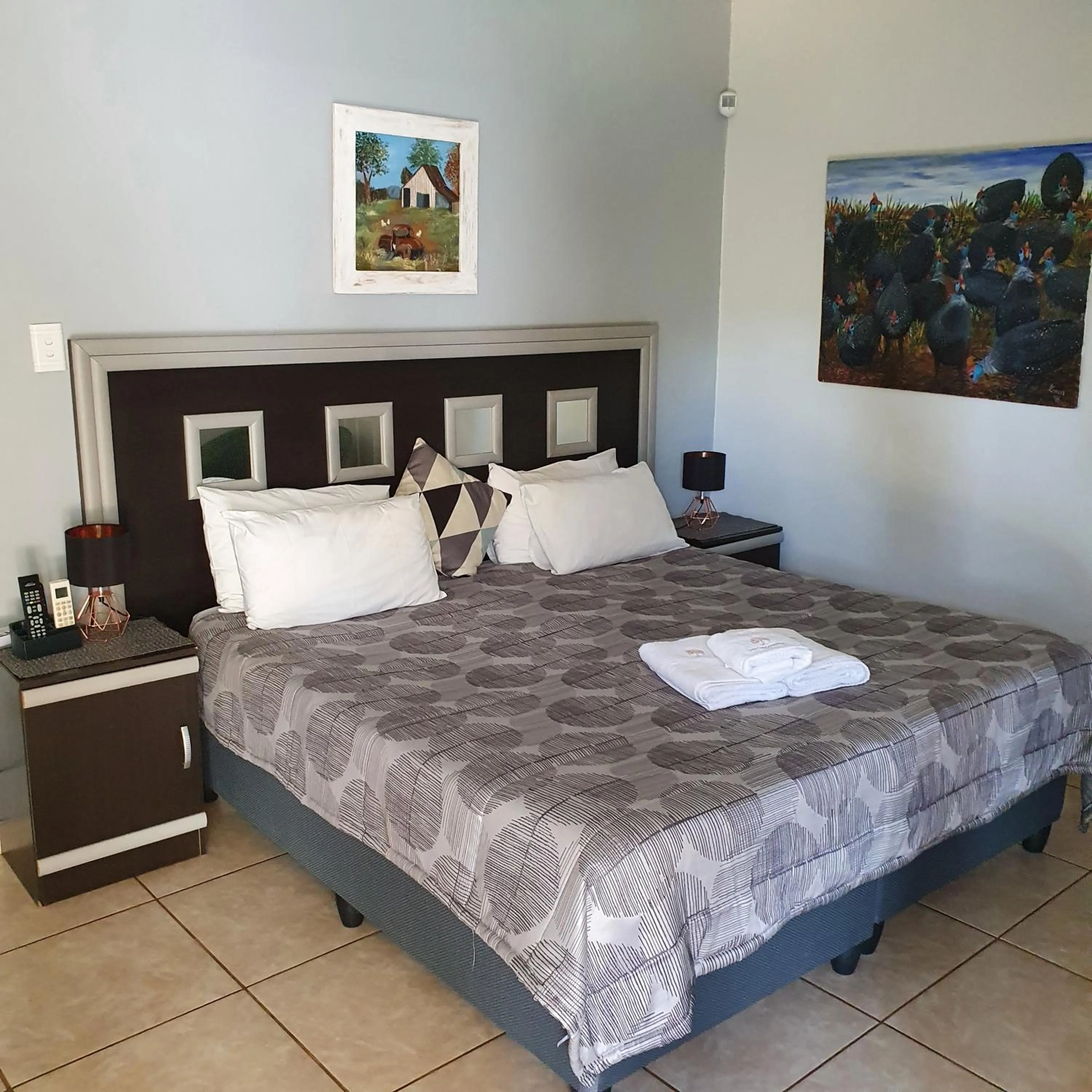 Photo of the whole room, Bed in New Beginnings B&B