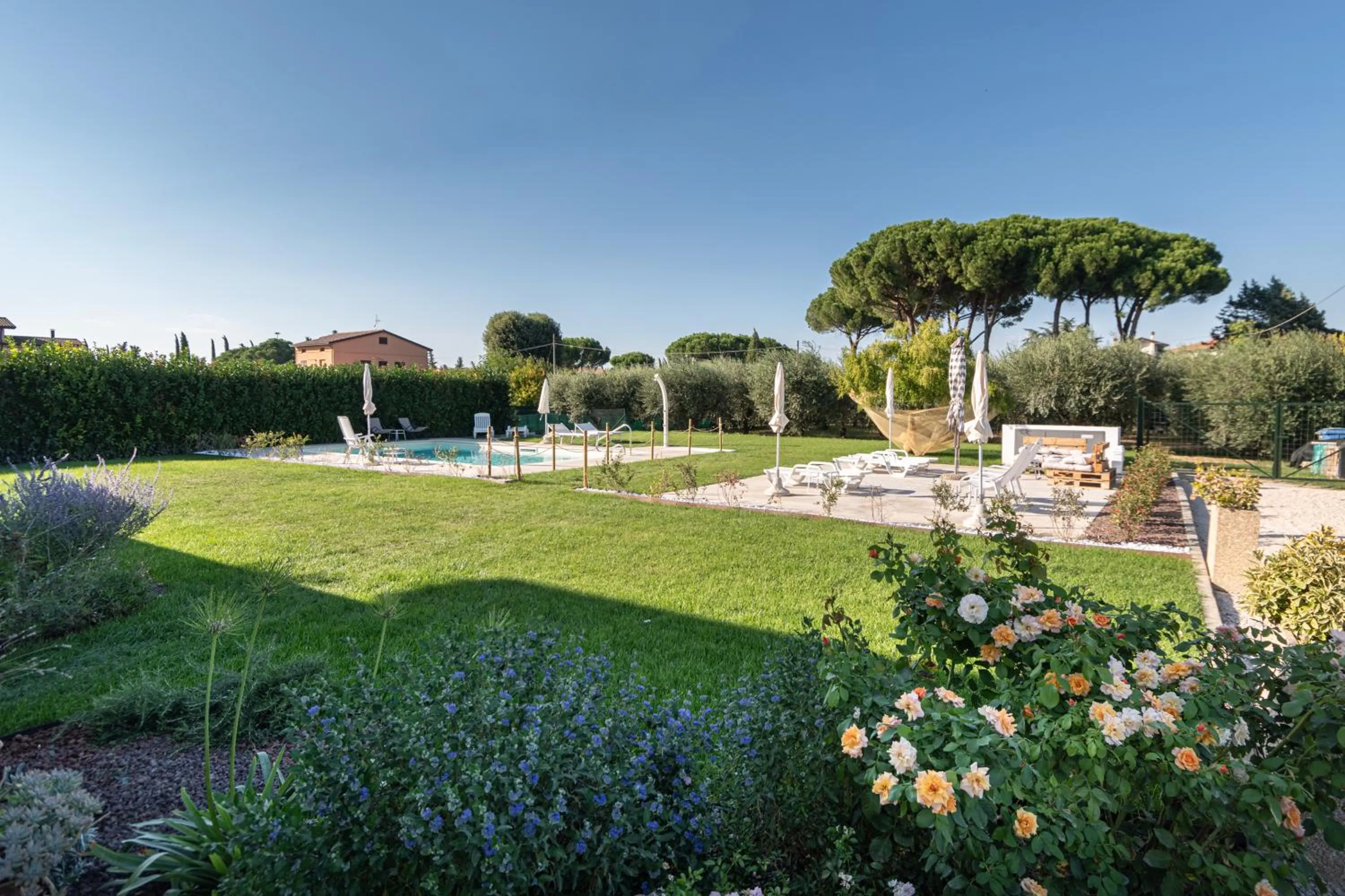 Pool view in Rosa di Assisi