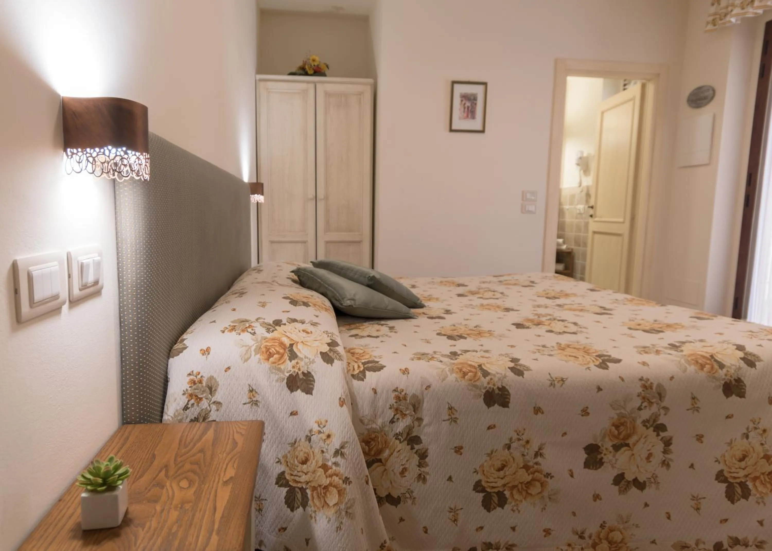 Bedroom, Bed in Rosa di Assisi