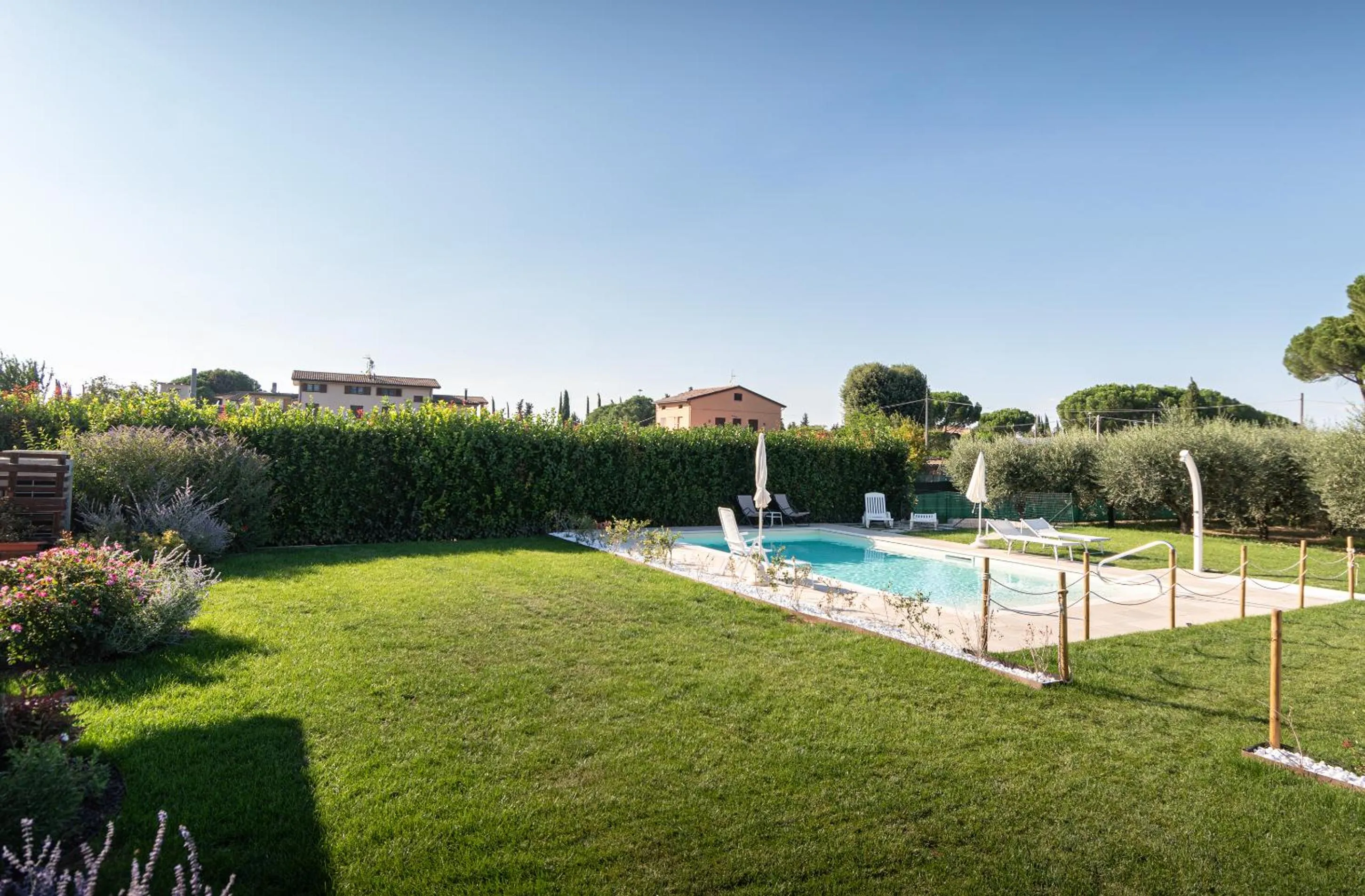 Pool view in Rosa di Assisi
