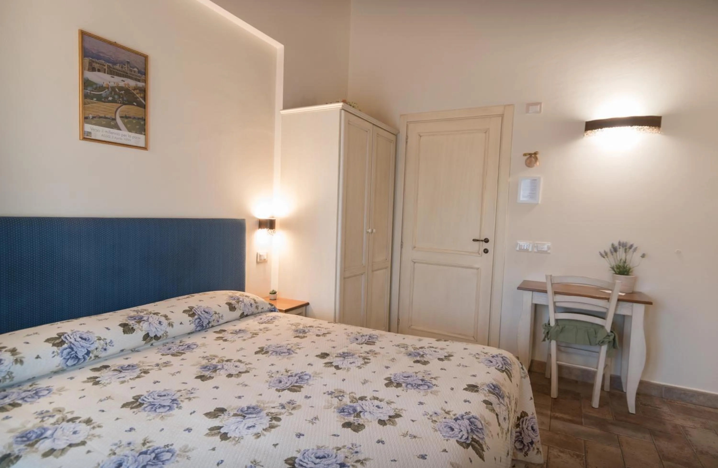 Photo of the whole room, Bed in Rosa di Assisi