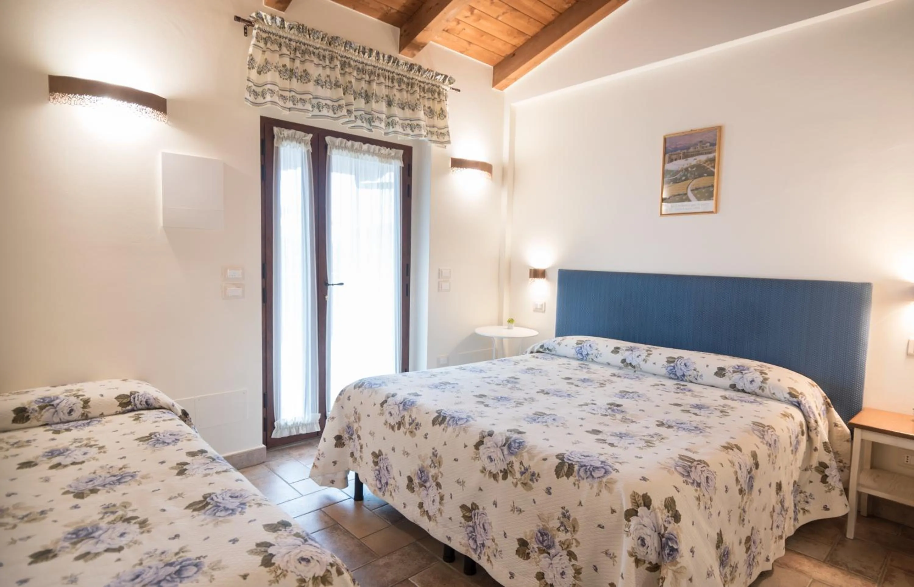 Photo of the whole room, Bed in Rosa di Assisi