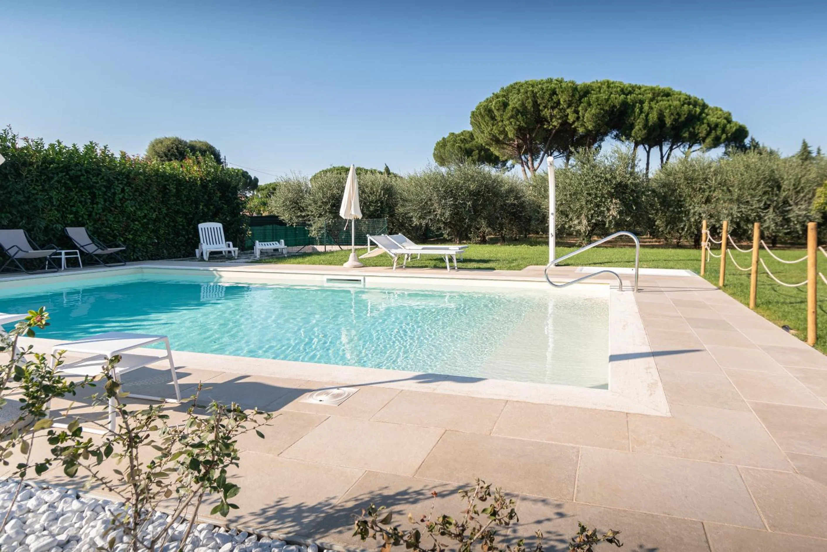 Pool view in Rosa di Assisi