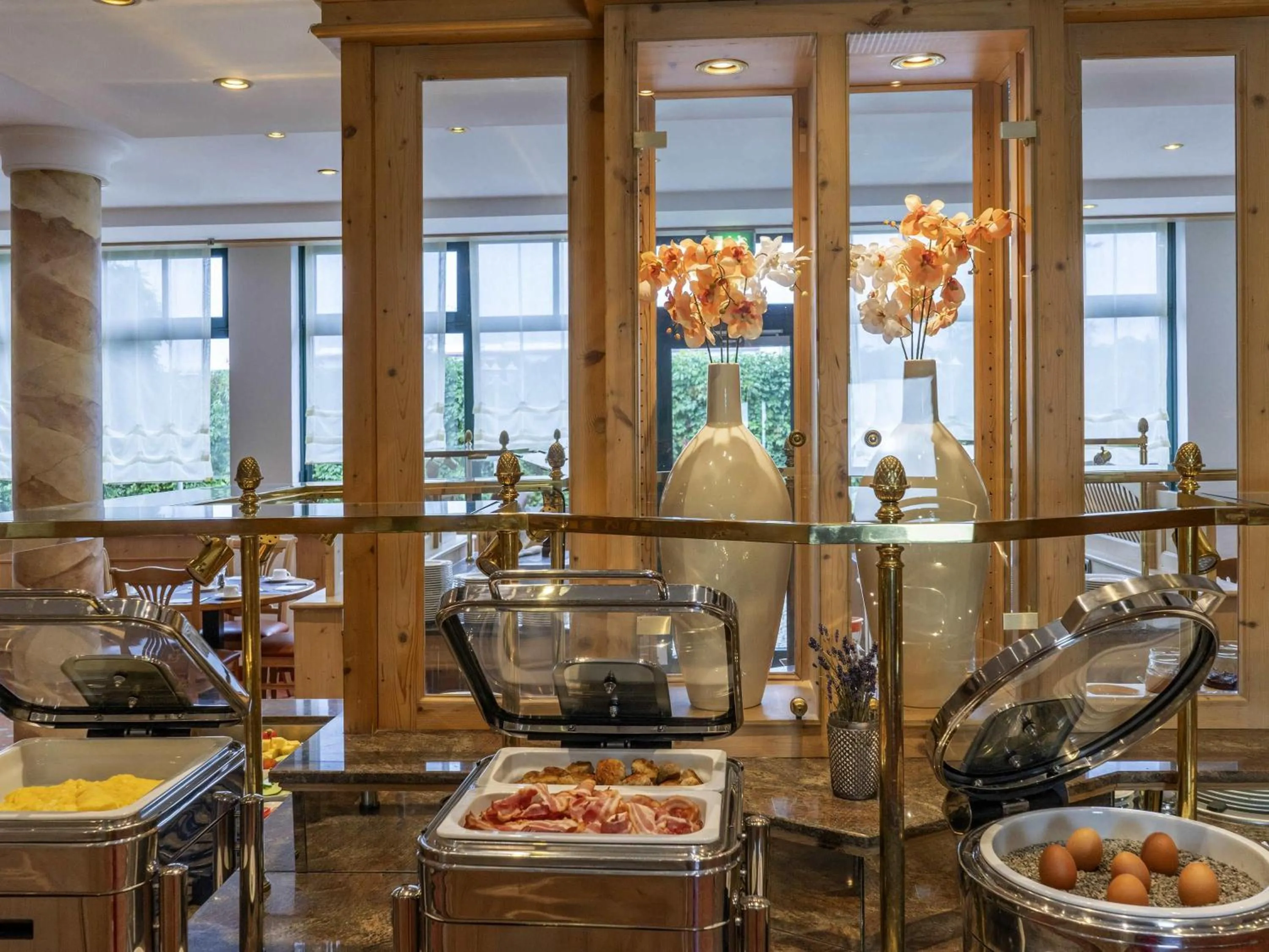 Restaurant/places to eat in Atomis Hotel Munich Airport by Mercure