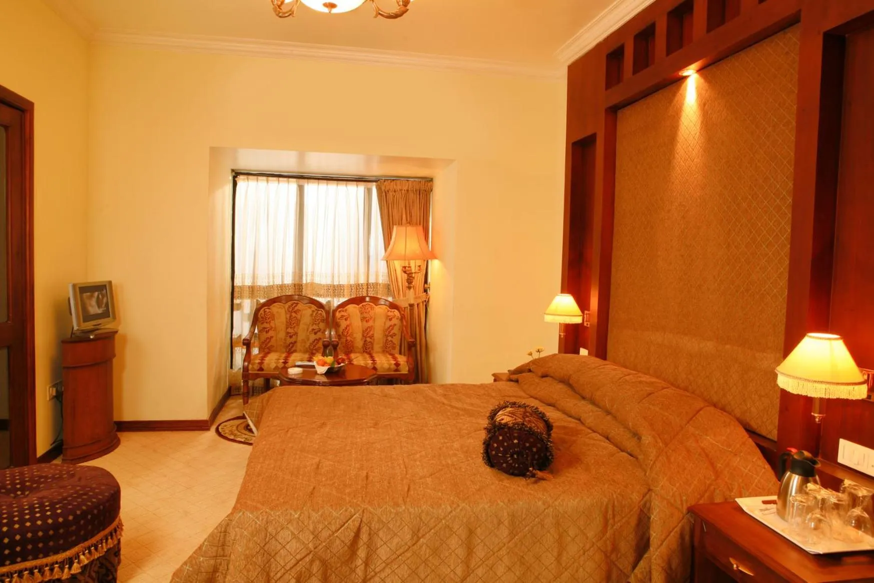 Bed in Regant Lake Palace Hotel