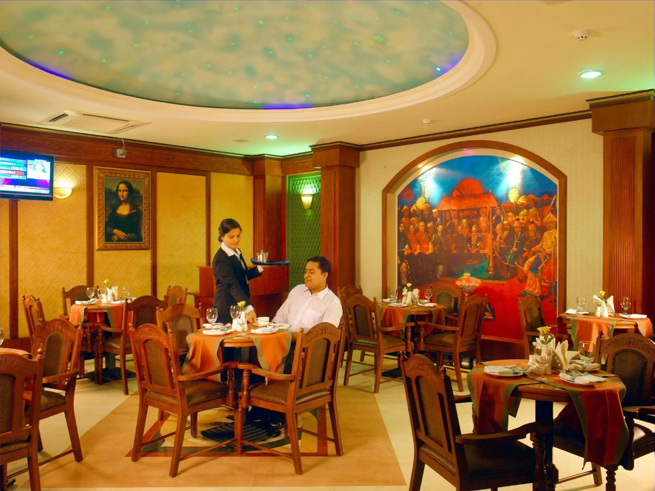 Restaurant/places to eat in Regant Lake Palace Hotel