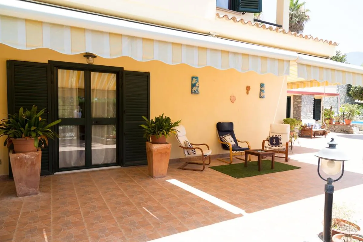 Facade/entrance in B&B Villa Meridiana