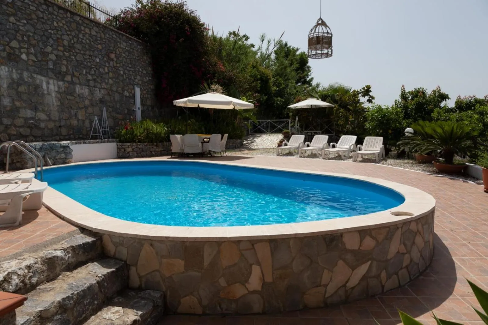 Swimming pool in B&B Villa Meridiana