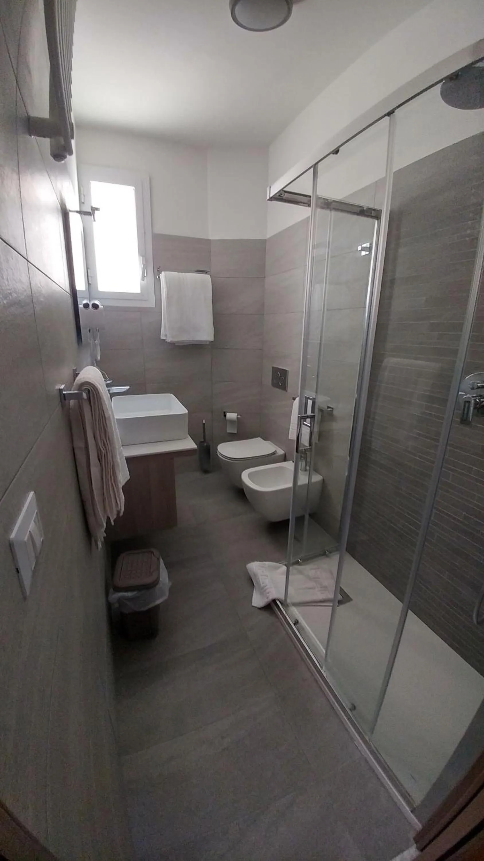 Shower in Hotel Loreley