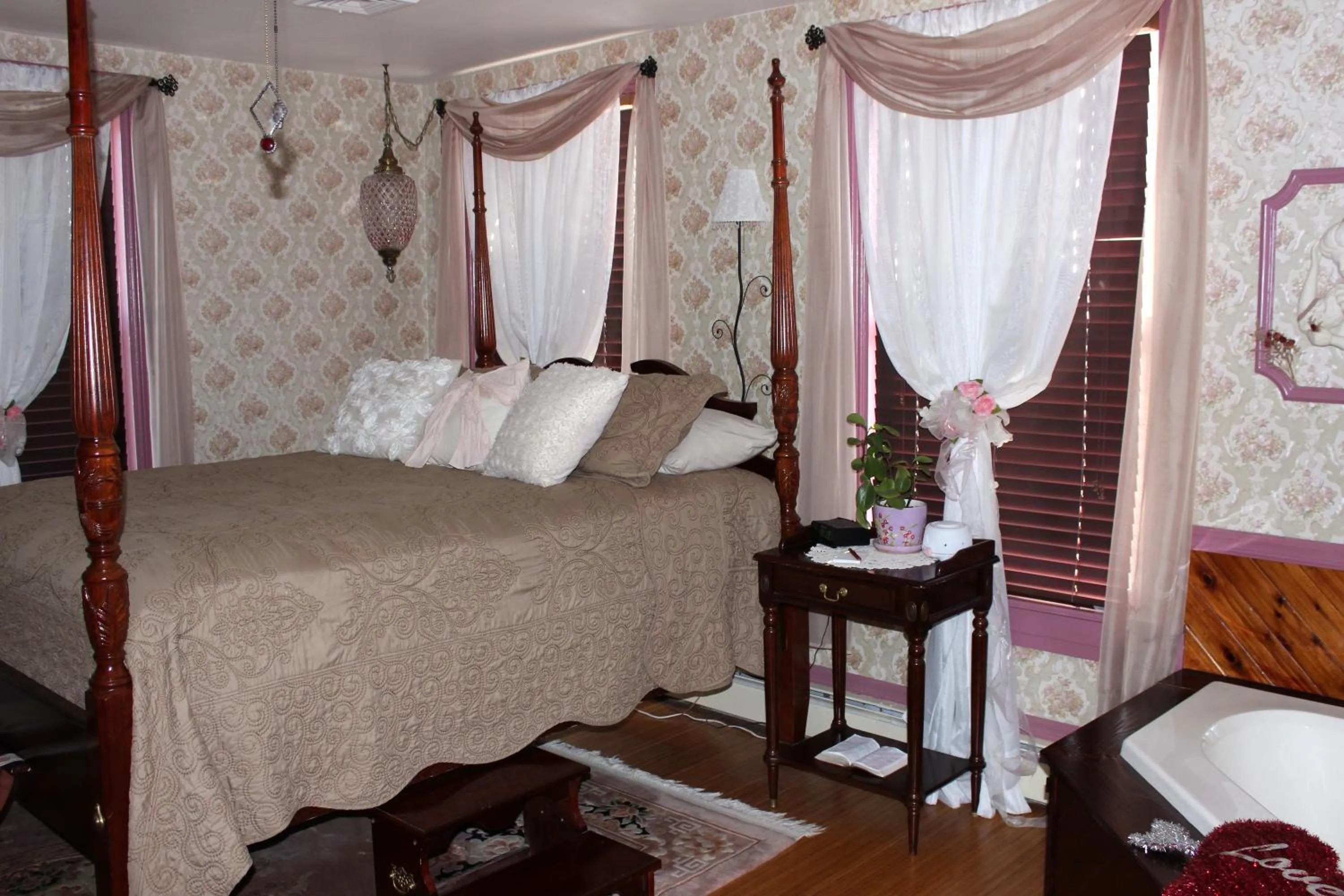 Bed in Carriage Stop Bed & Breakfast