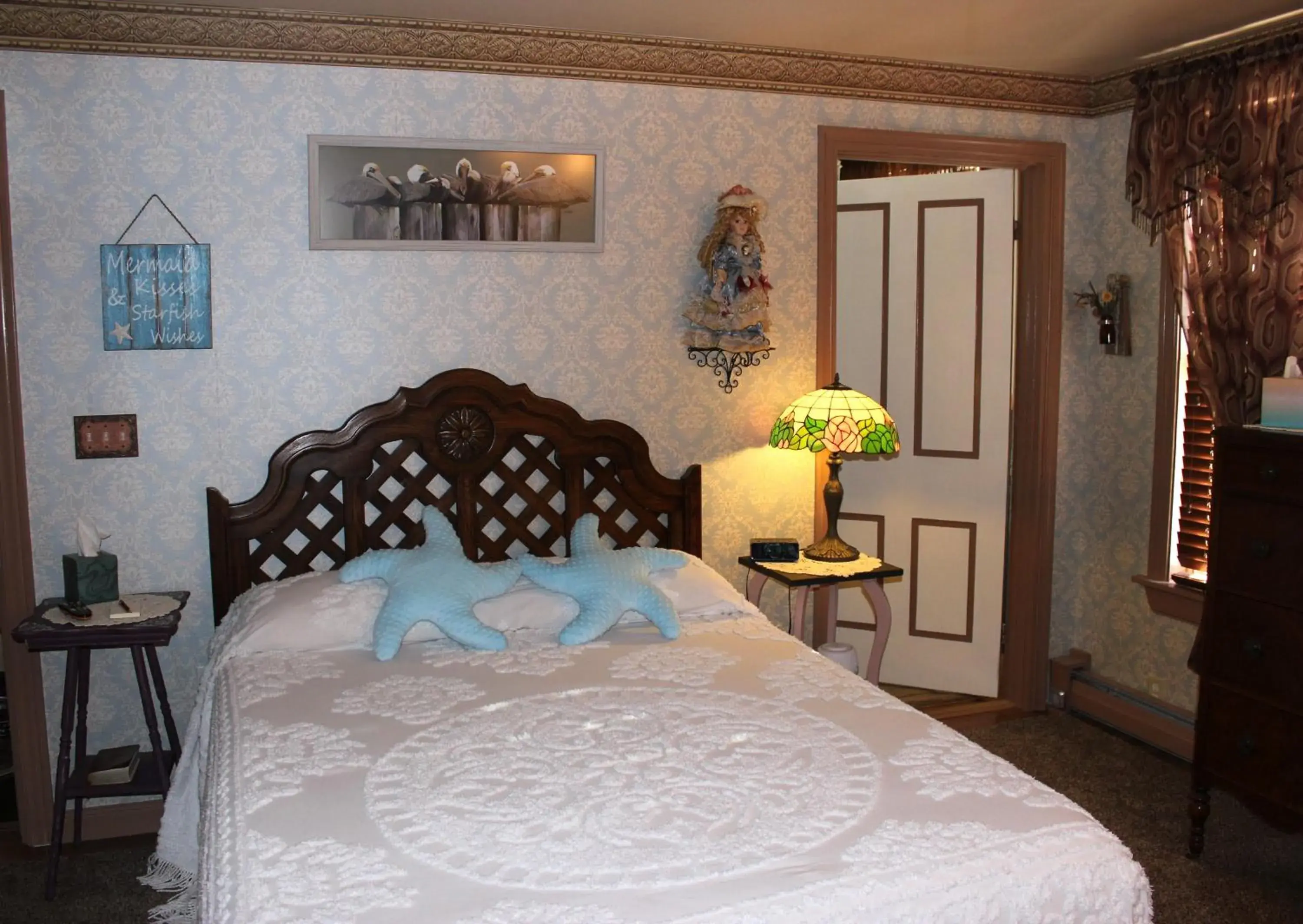 Superior Queen Room in Carriage Stop Bed & Breakfast Superior Queen Room in Carriage Stop Bed & Breakfast