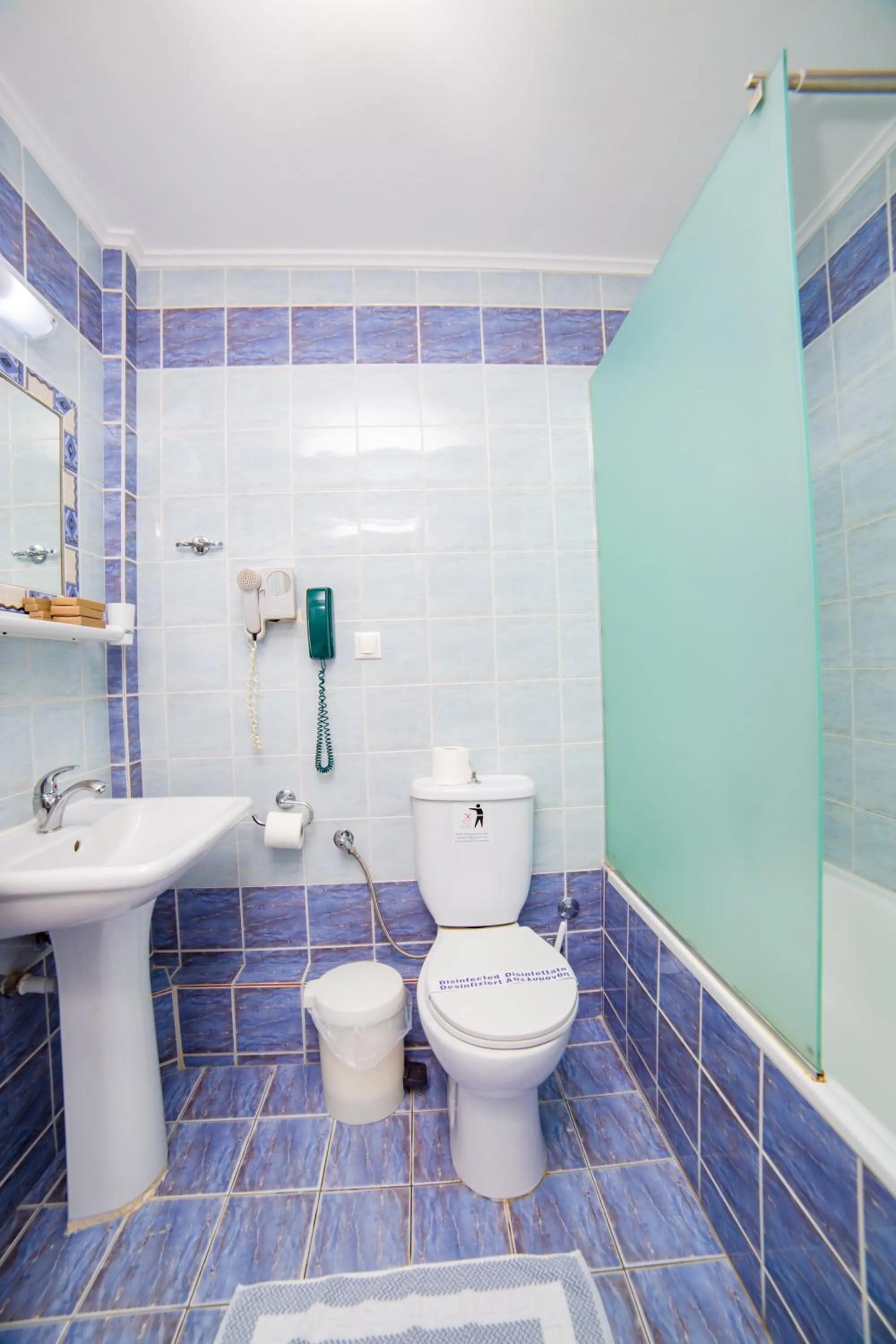 Shower in Hotel Zefyros