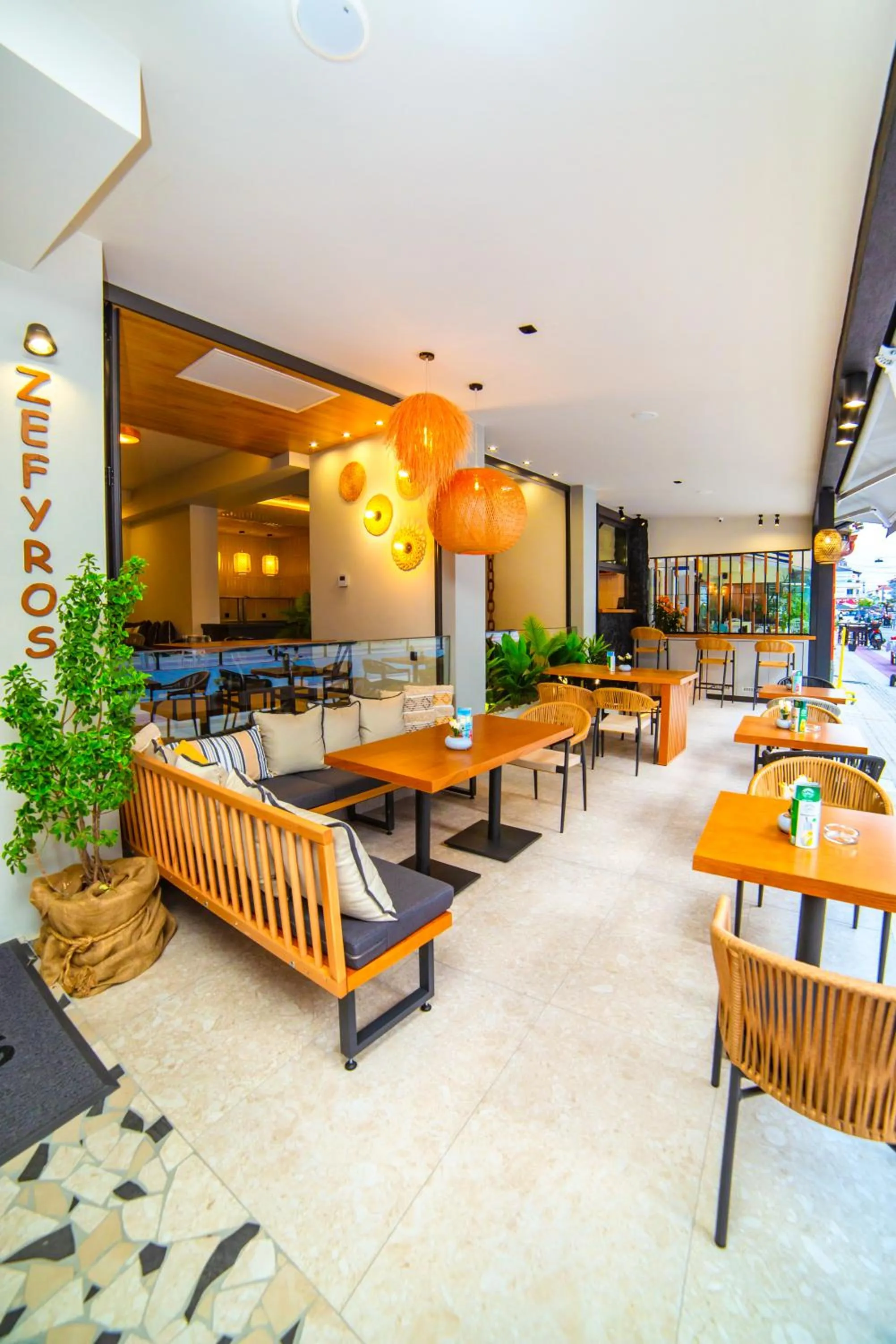 Restaurant/places to eat in Hotel Zefyros