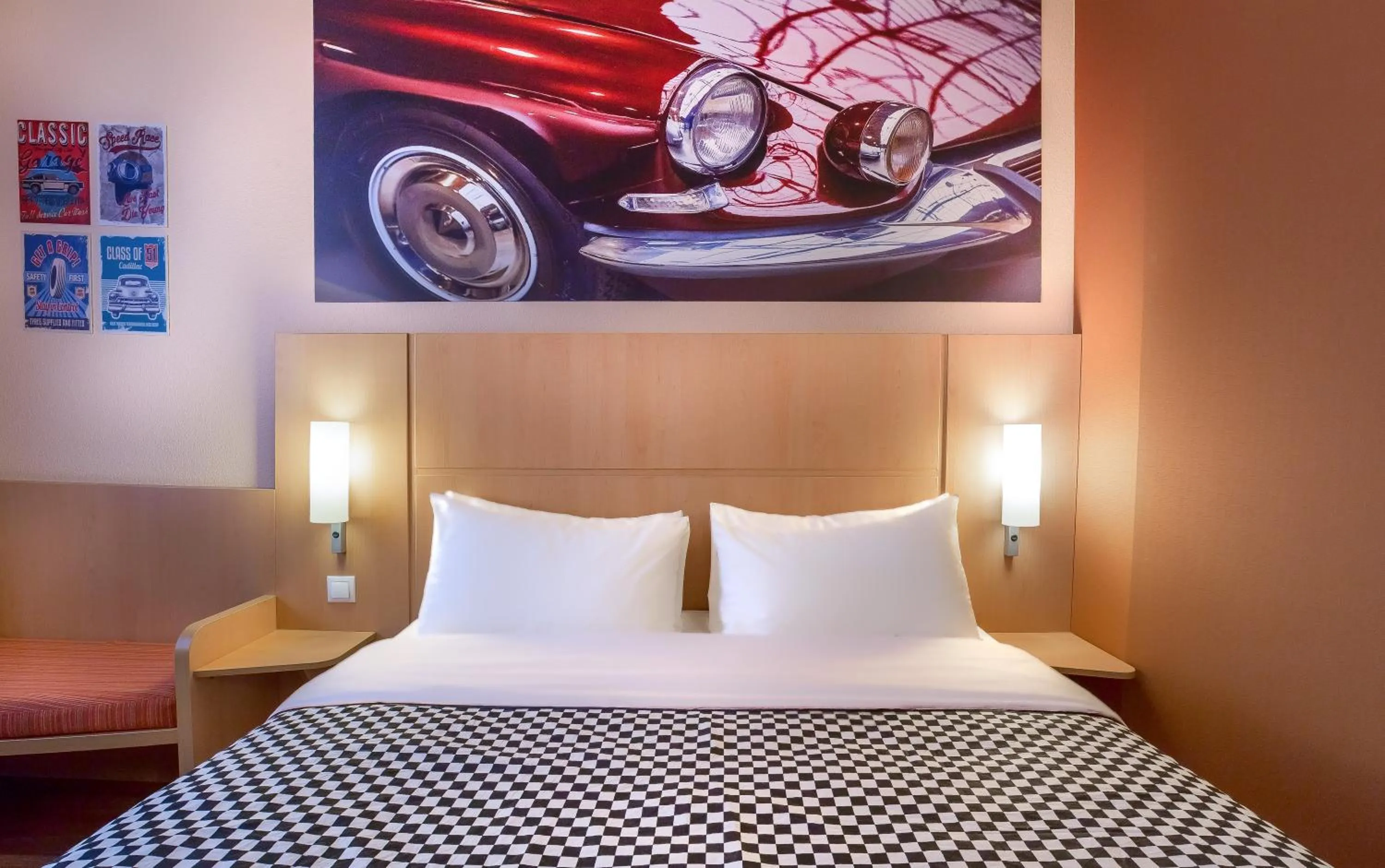 Bed in ibis Warszawa West Station