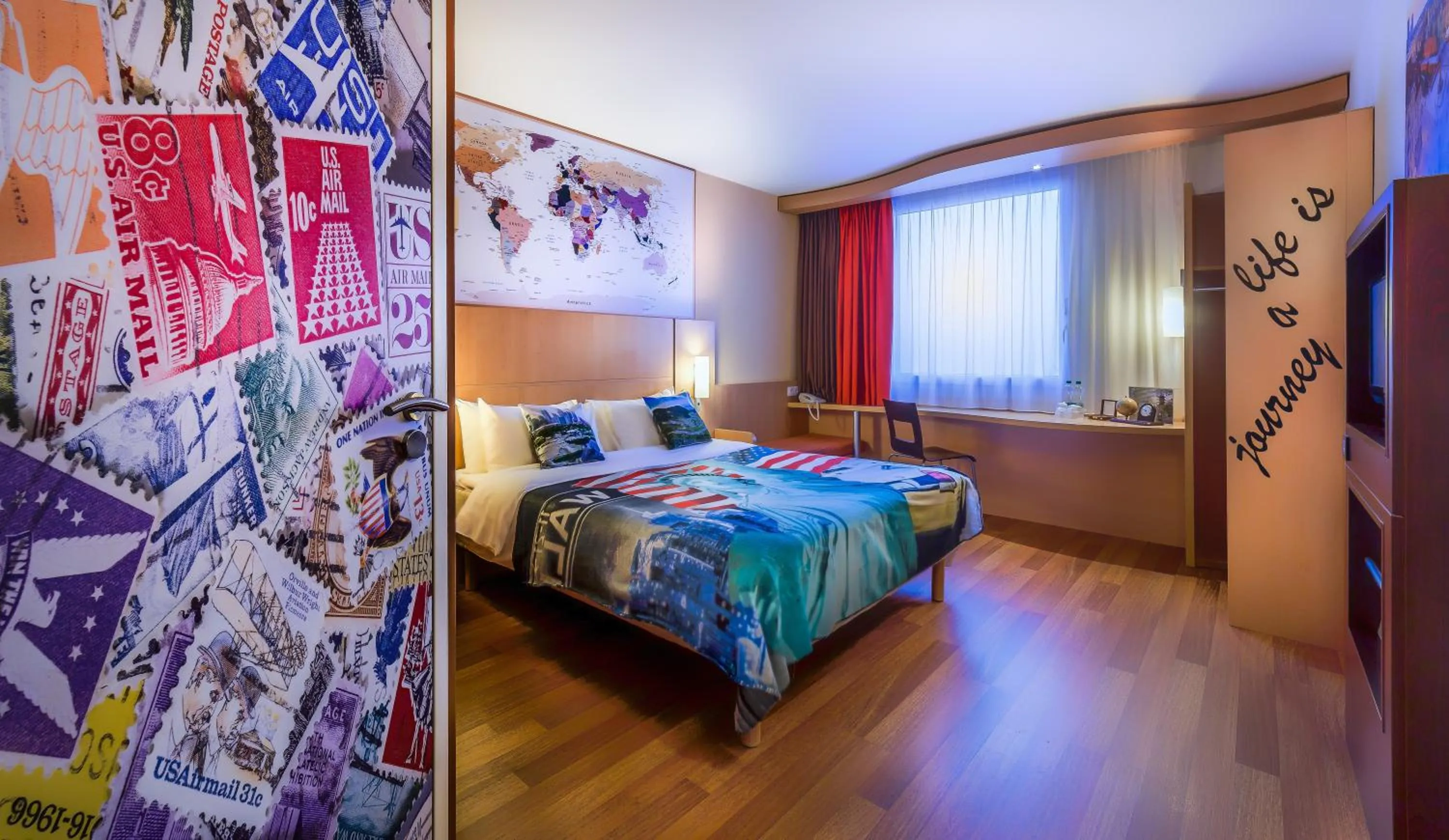 Bed in ibis Warszawa West Station