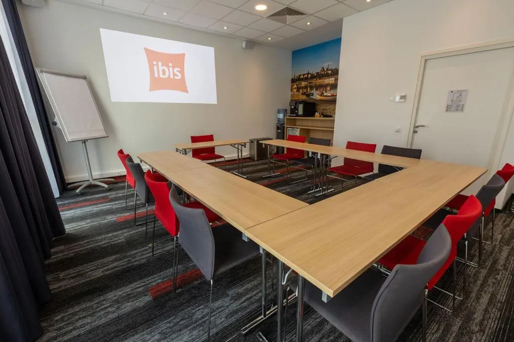 Meeting/conference room in ibis Warszawa West Station