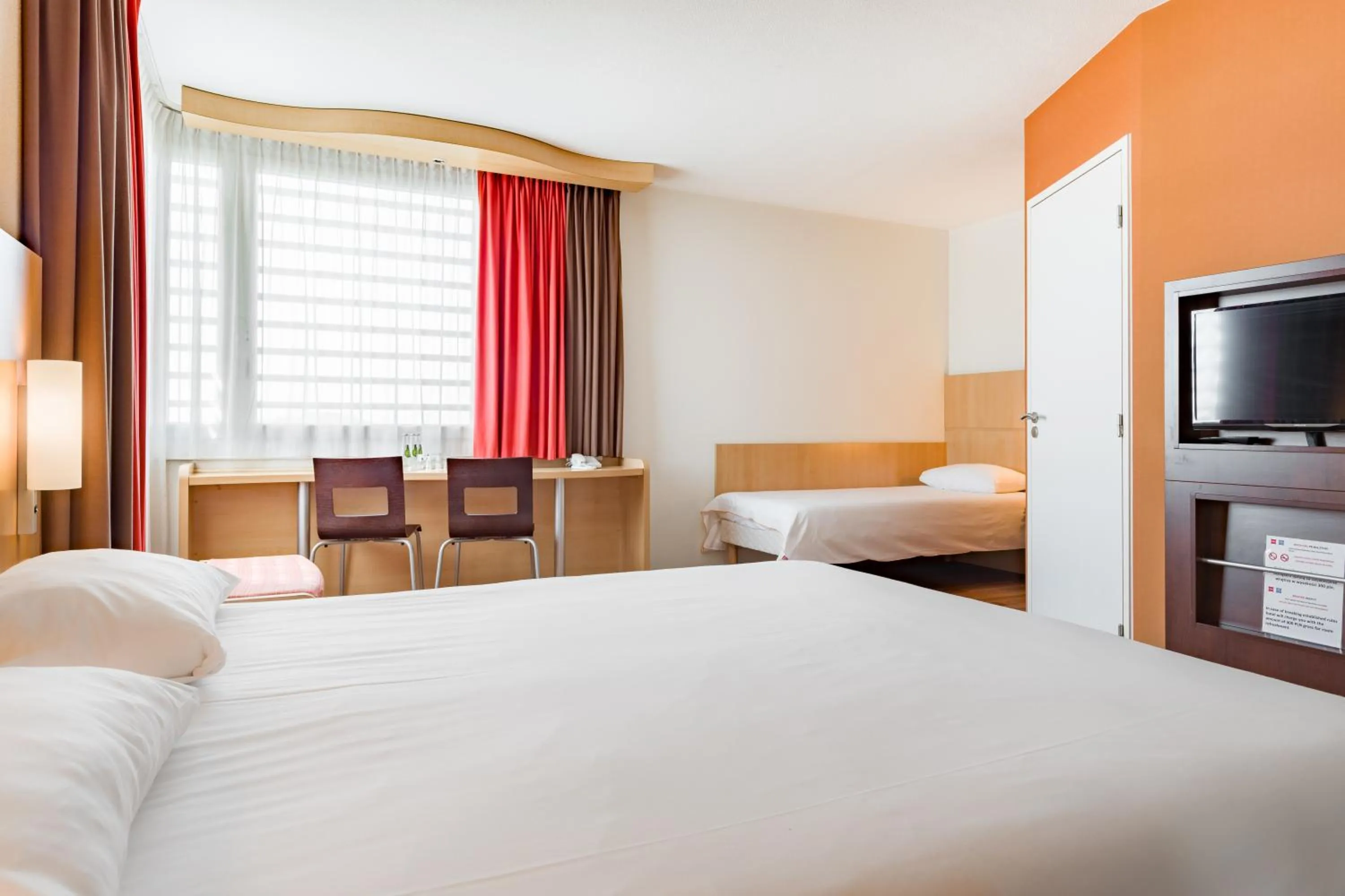 Family, Bed in ibis Warszawa West Station