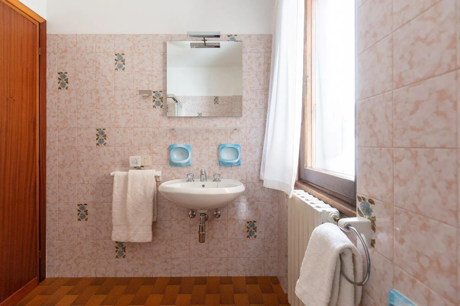 Bathroom in Hotel Meublè Adler - Rooms & Mountain Apartments