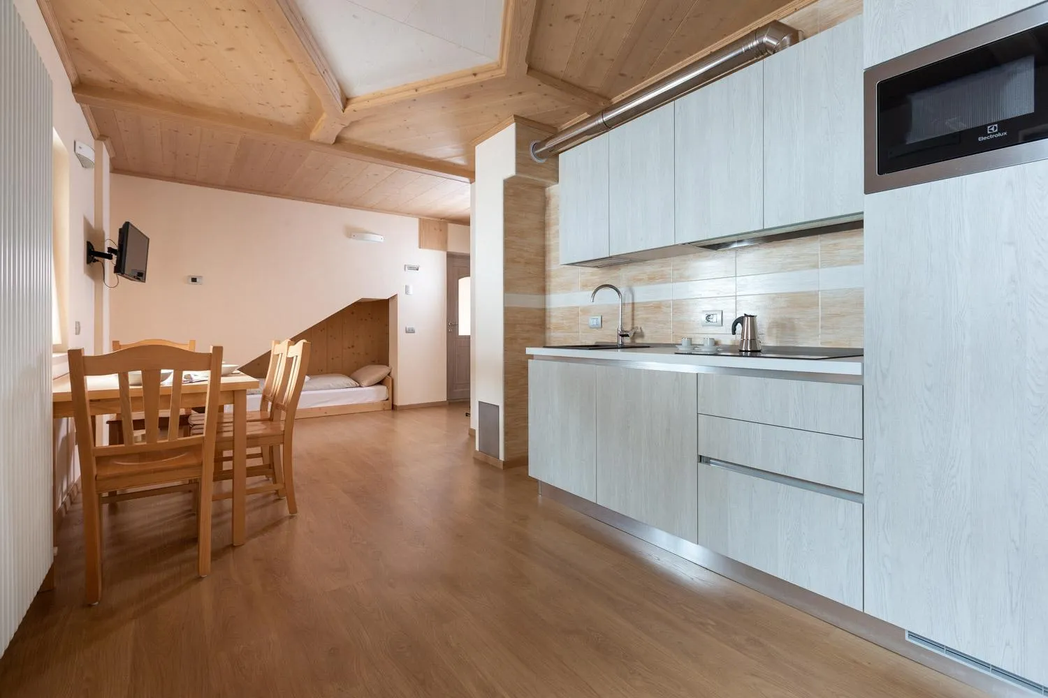 Kitchen or kitchenette in Hotel Meublè Adler - Rooms & Mountain Apartments